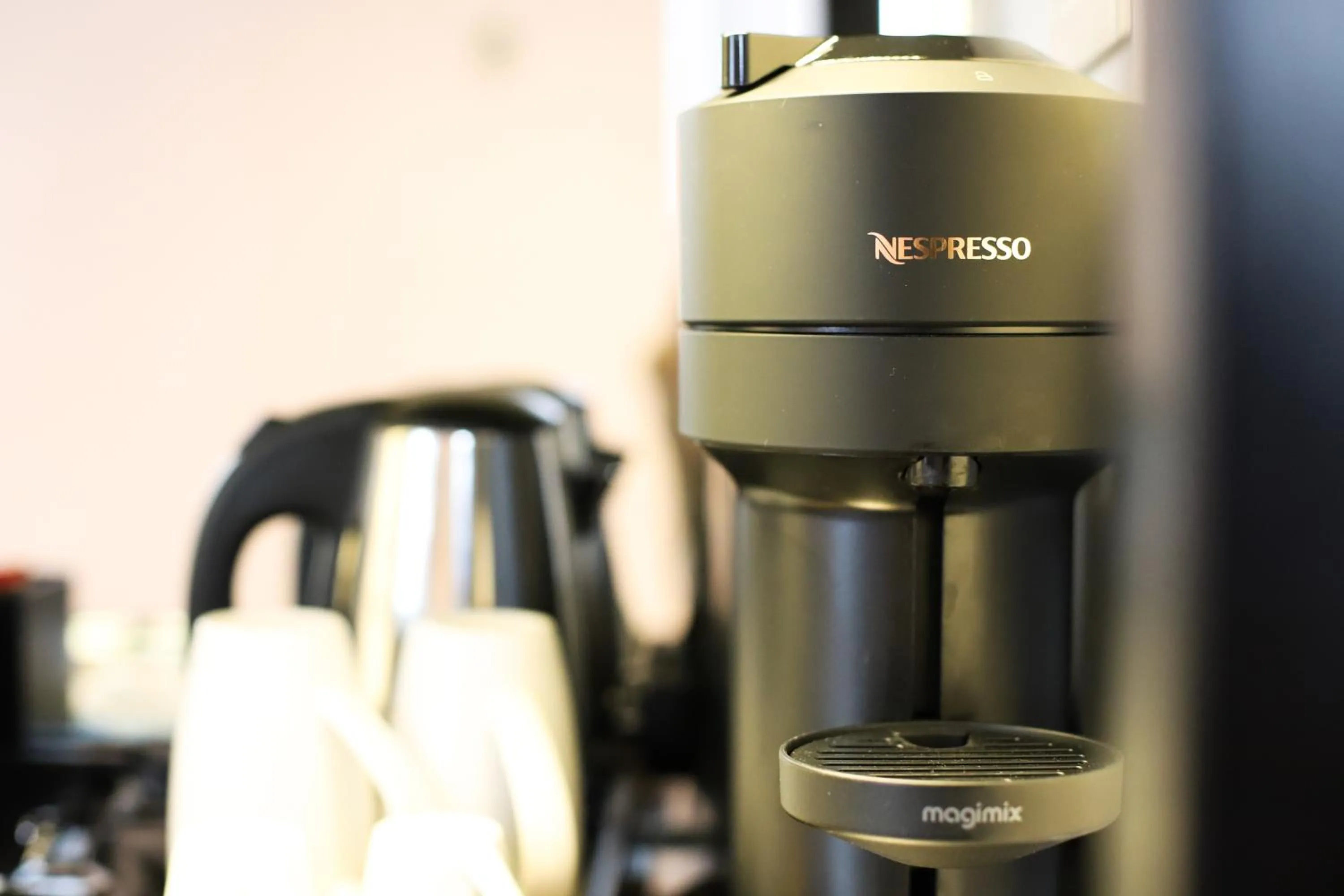 Coffee/tea facilities in La Suite West - Hyde Park