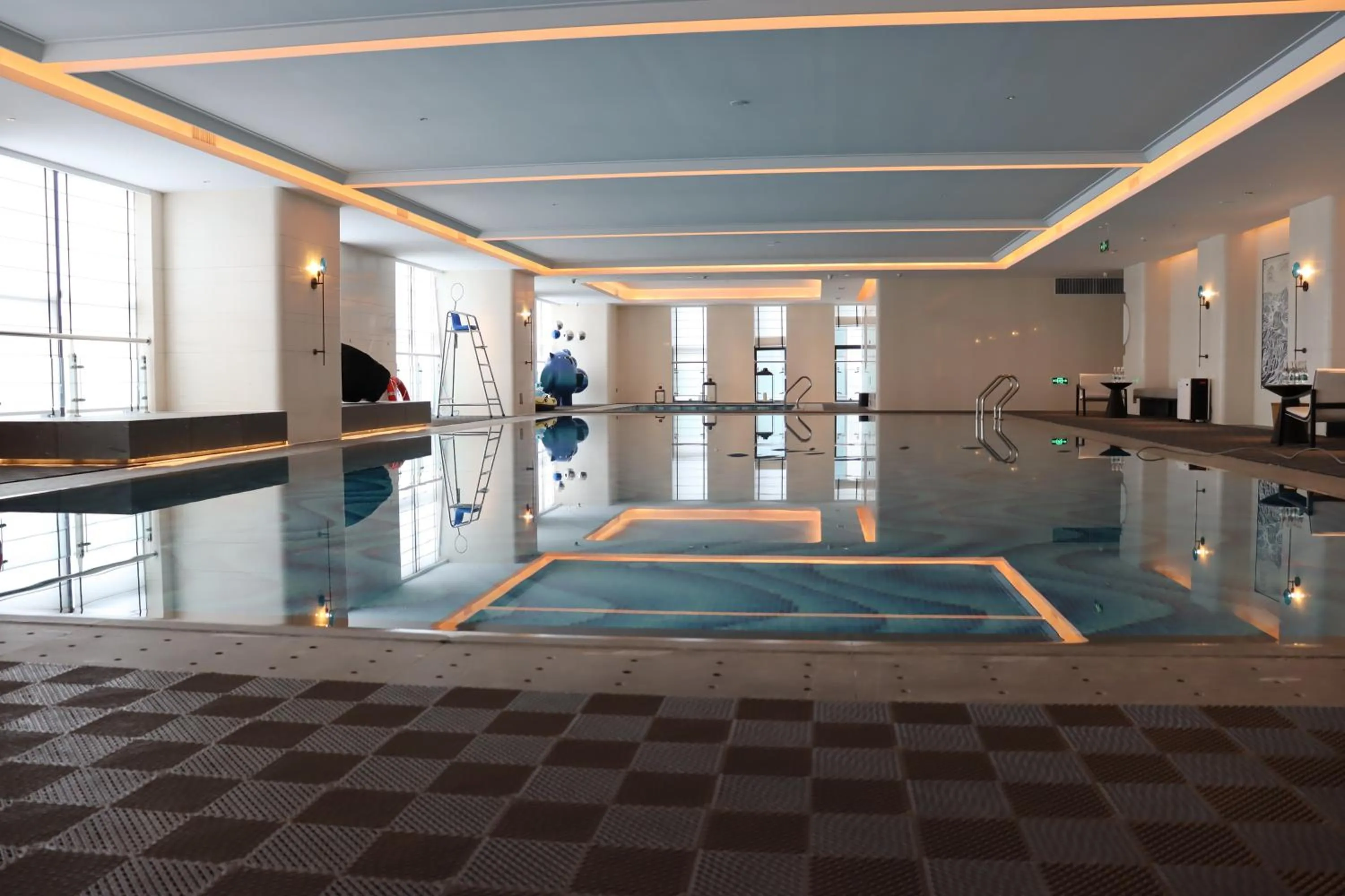 Swimming Pool in Wingate by Wyndham Kunming Airport