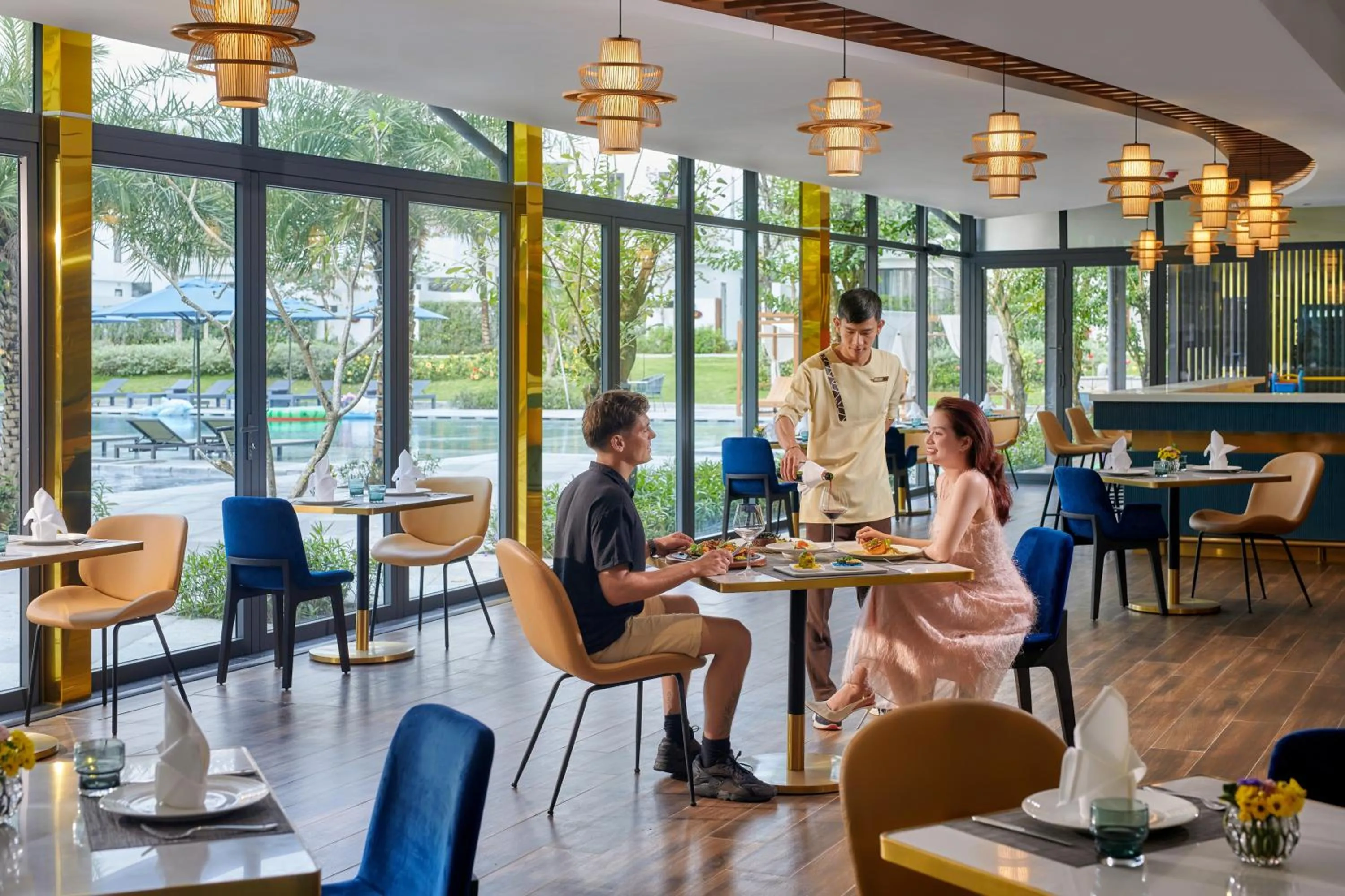 Restaurant/places to eat in Wyndham Hoi An Royal Beachfront Resort & Villas