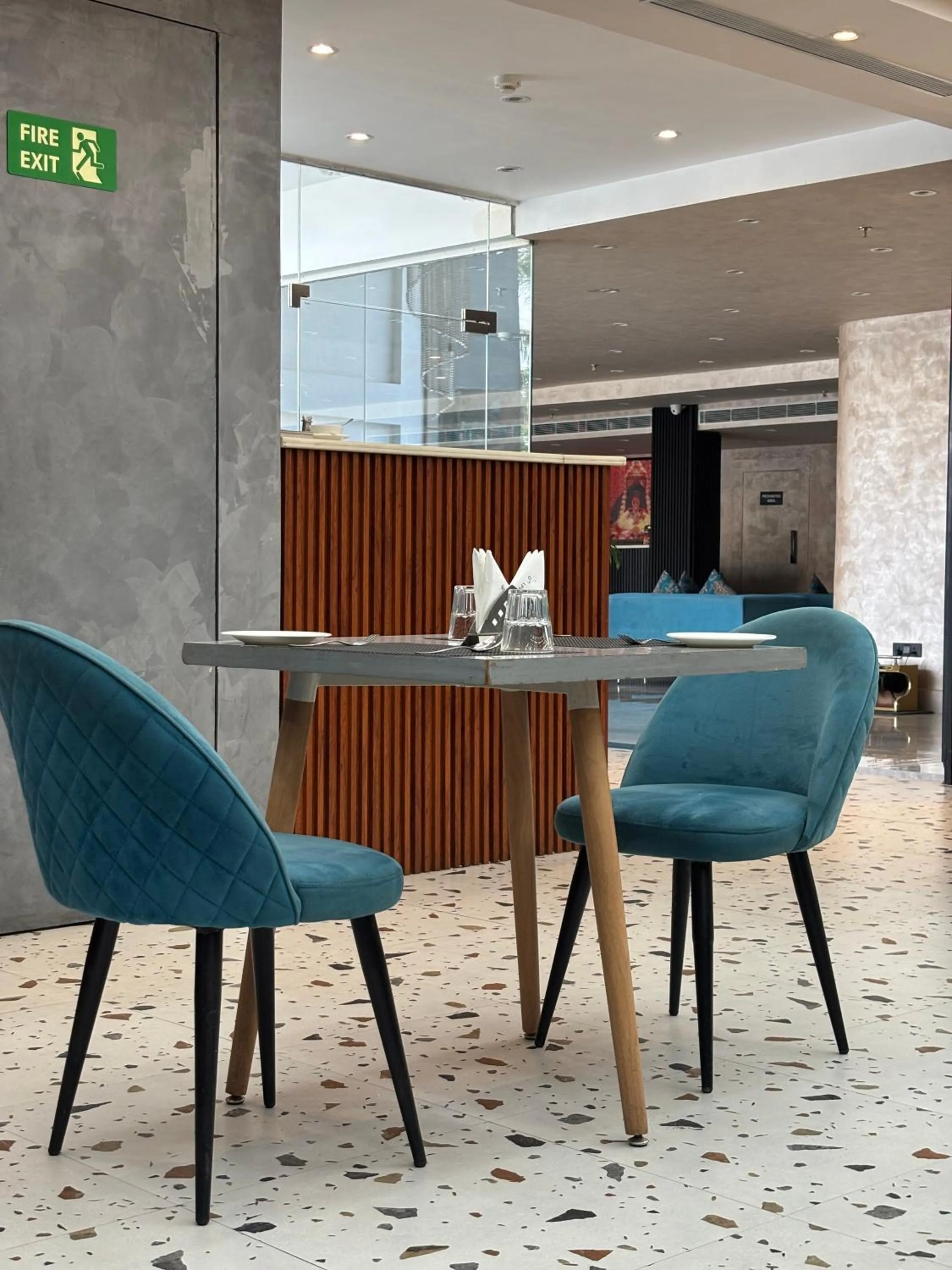 Restaurant/places to eat in Dolphin Club And Resort