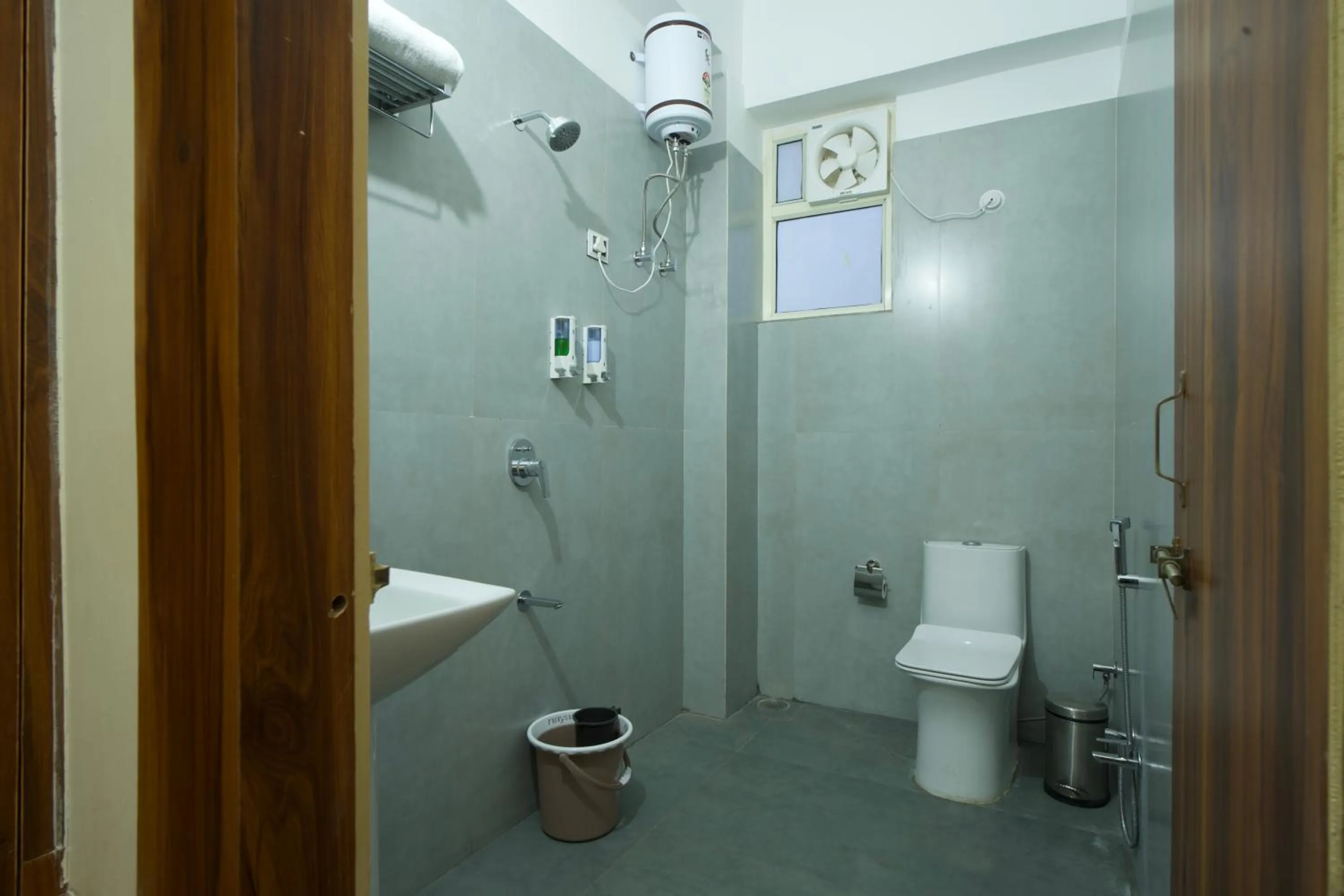 Shower in Dolphin Club And Resort