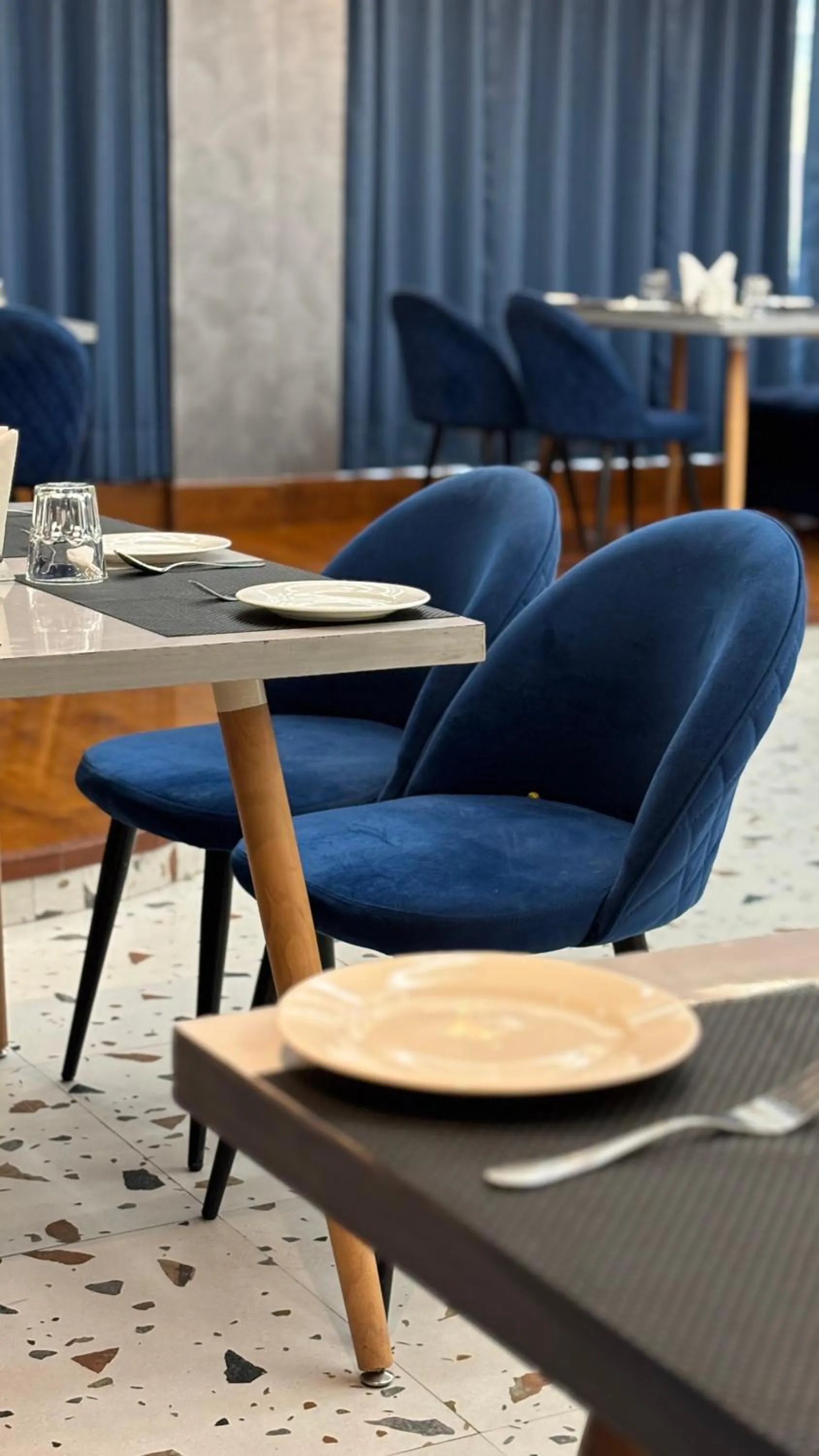 Restaurant/places to eat in Dolphin Club And Resort