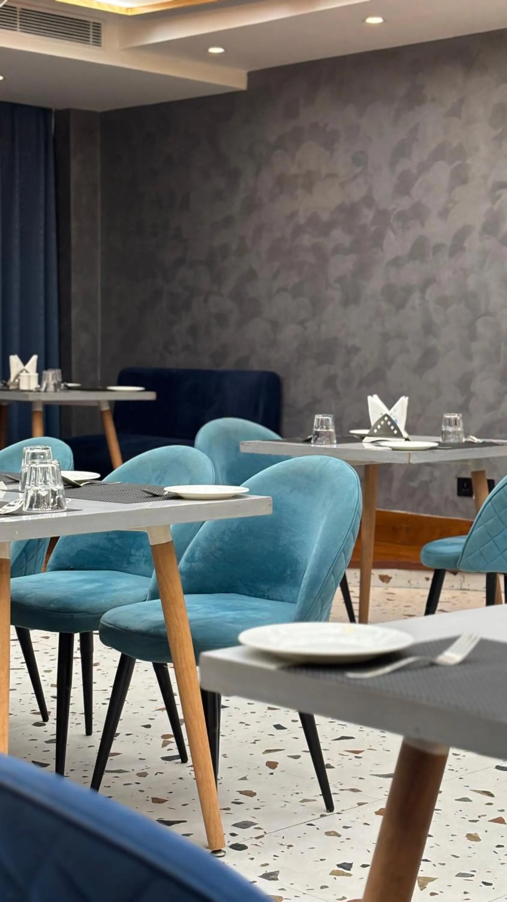 Restaurant/places to eat in Dolphin Club And Resort