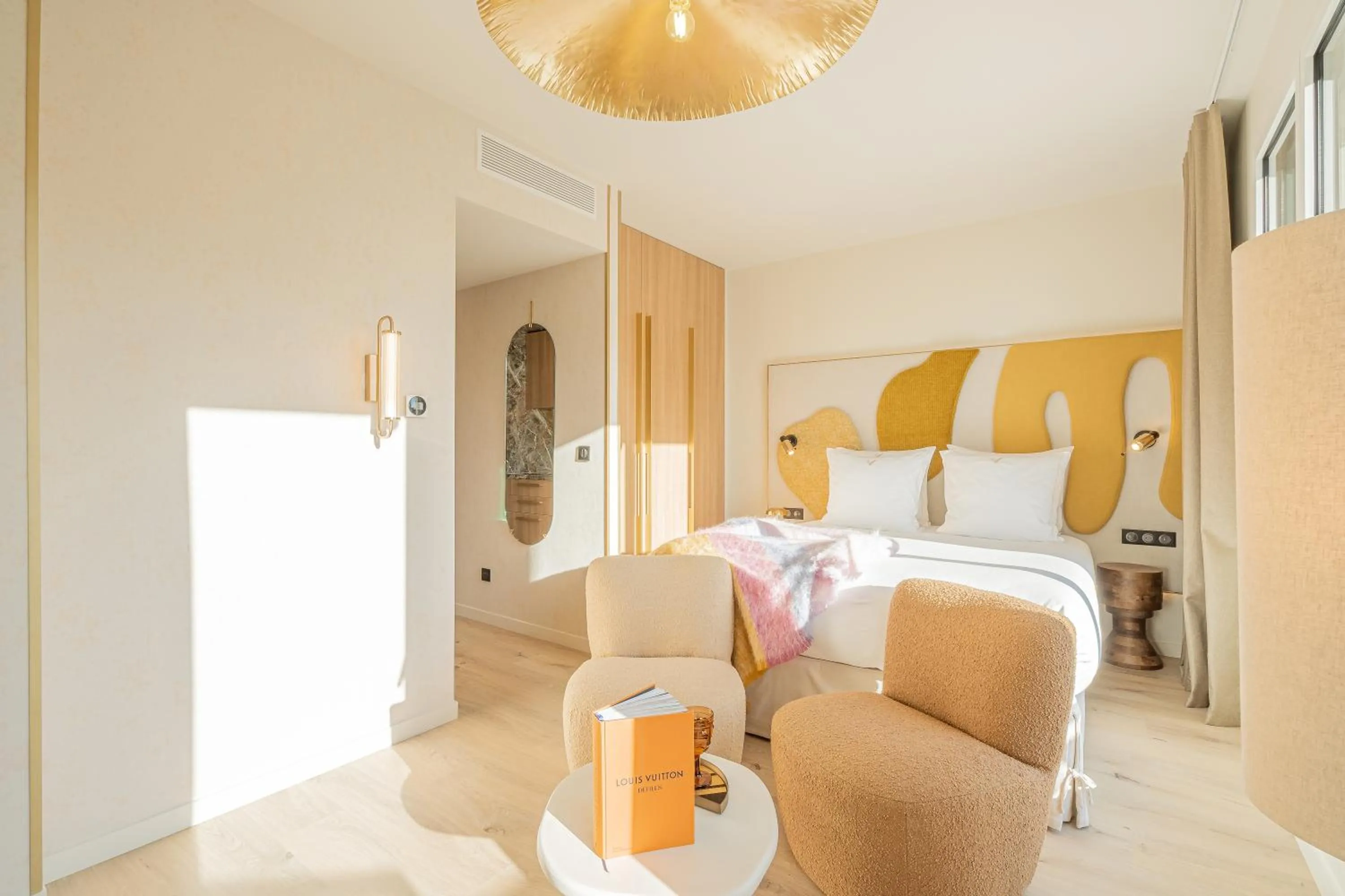 Bedroom, Bed in Yuna Porte-Maillot - ApartHotel