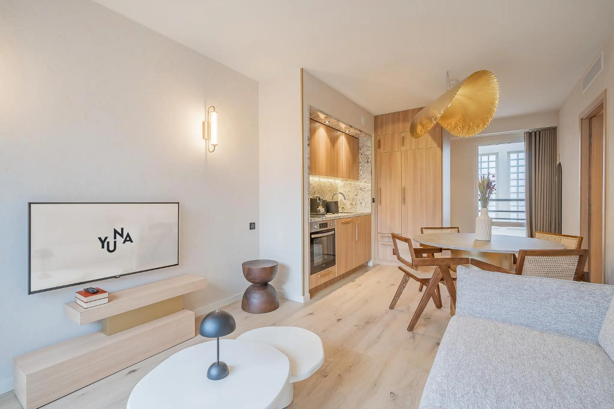 TV and multimedia in Yuna Porte-Maillot - ApartHotel