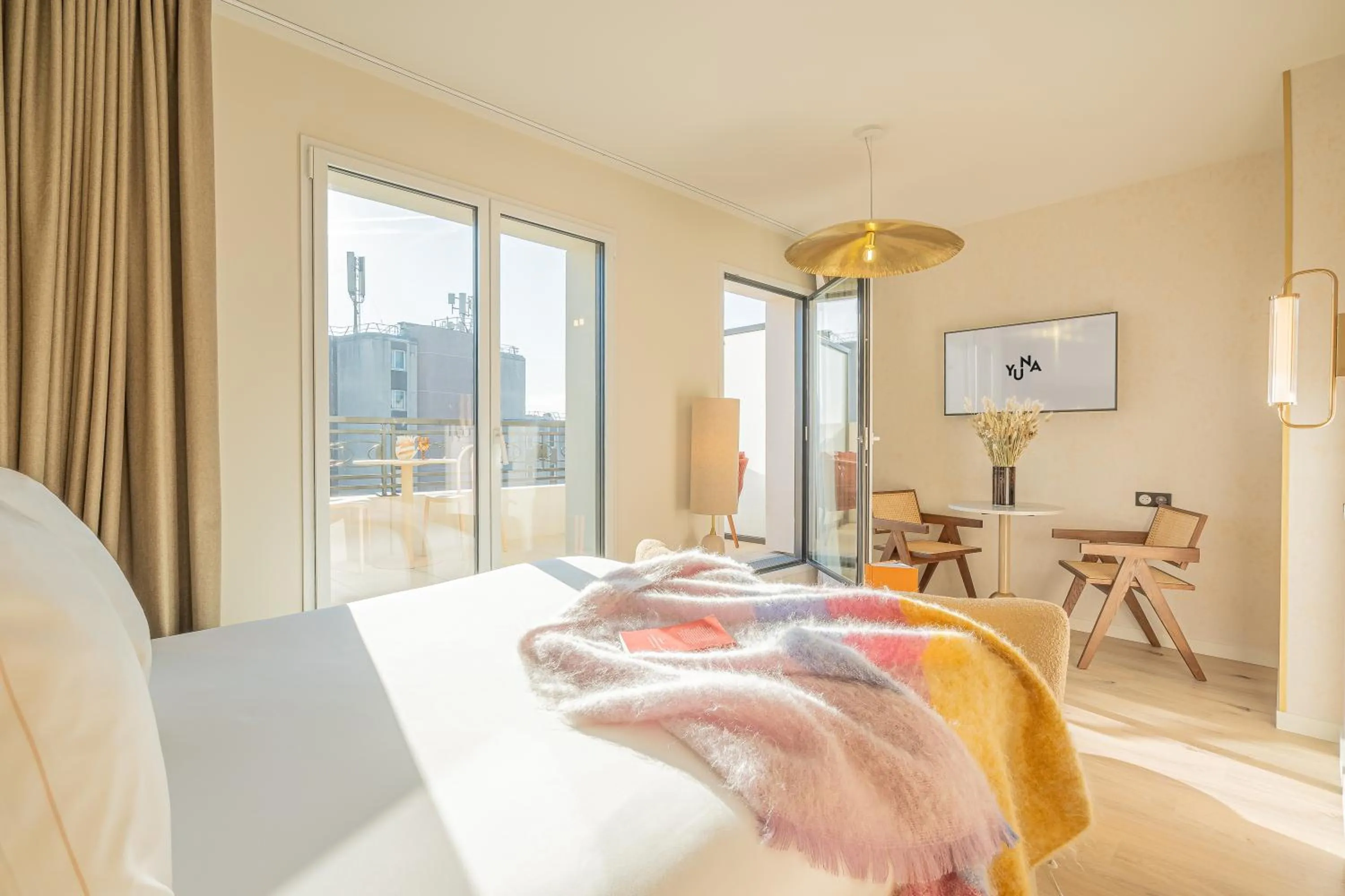 Bedroom, Bed in Yuna Porte-Maillot - ApartHotel