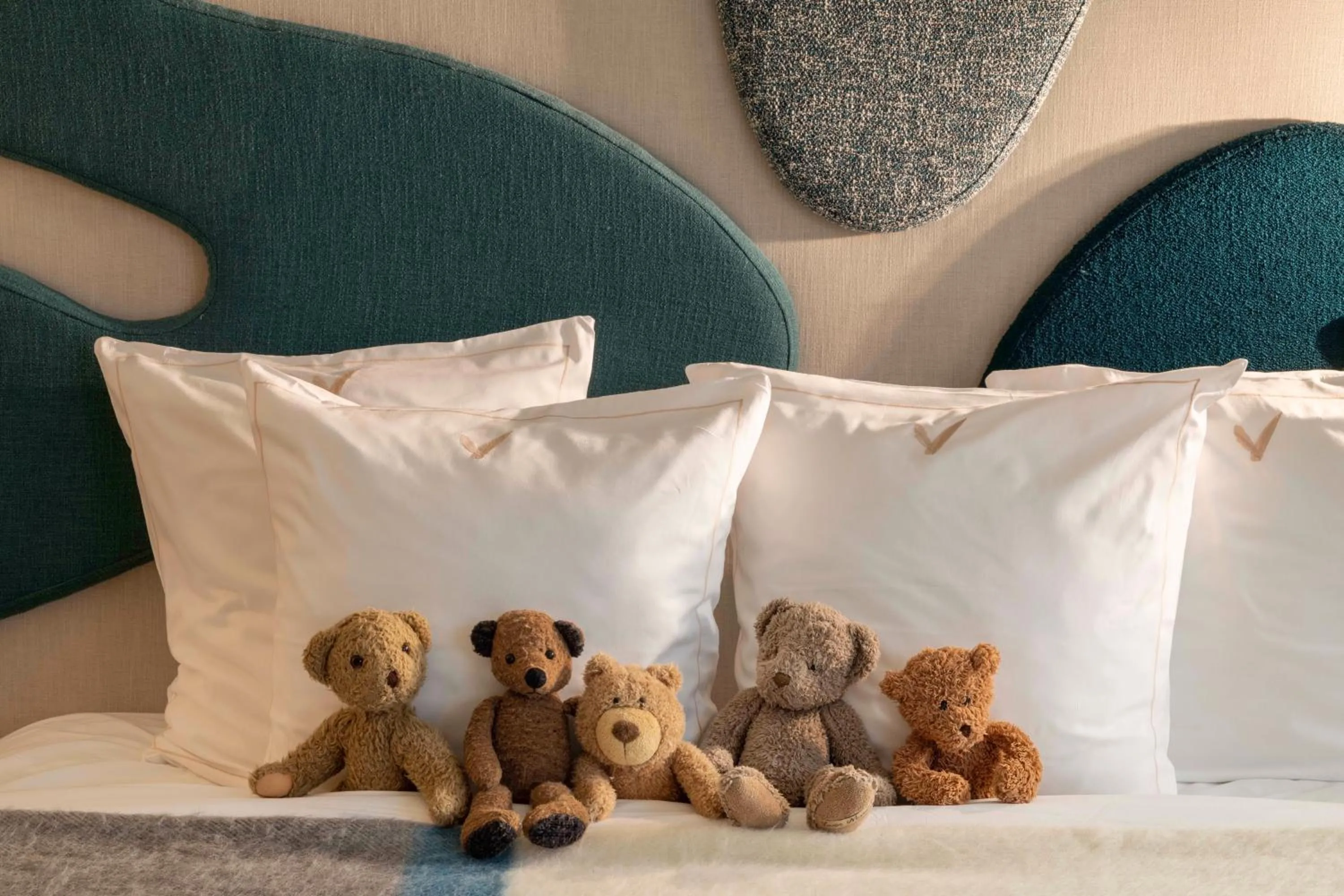 Bedroom, Bed in Yuna Porte-Maillot - ApartHotel