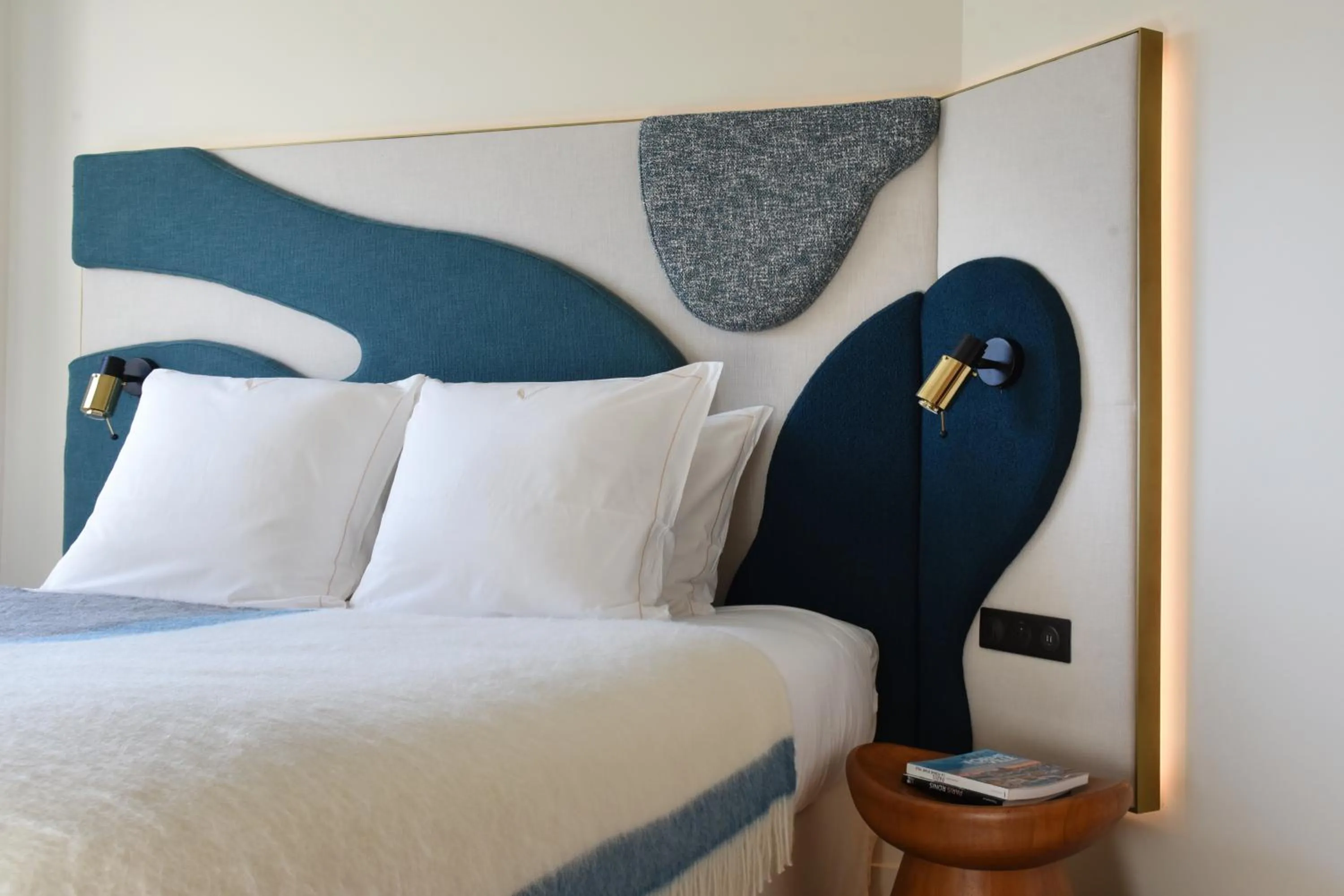 Bedroom, Bed in Yuna Porte-Maillot - ApartHotel