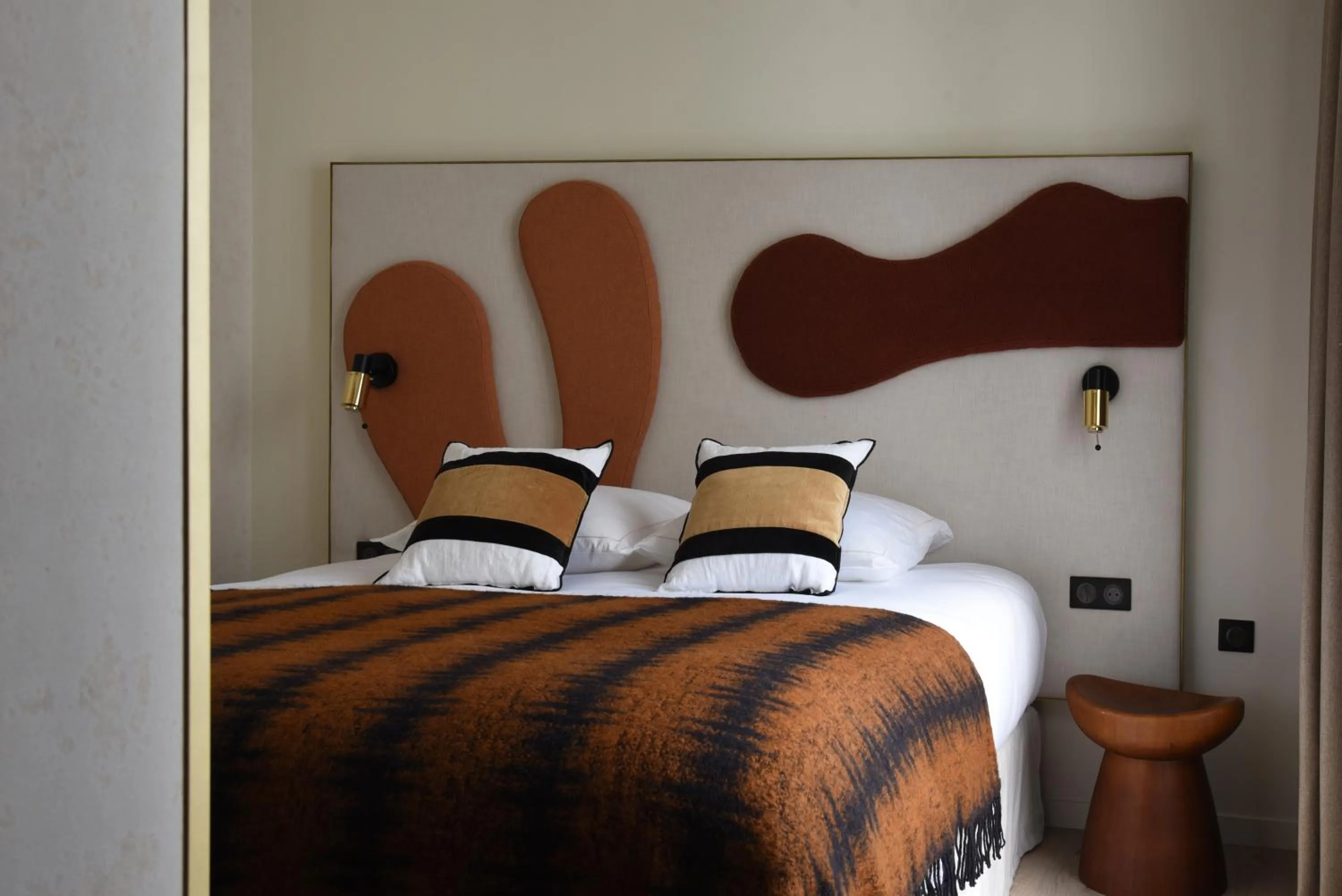 Bedroom, Bed in Yuna Porte-Maillot - ApartHotel