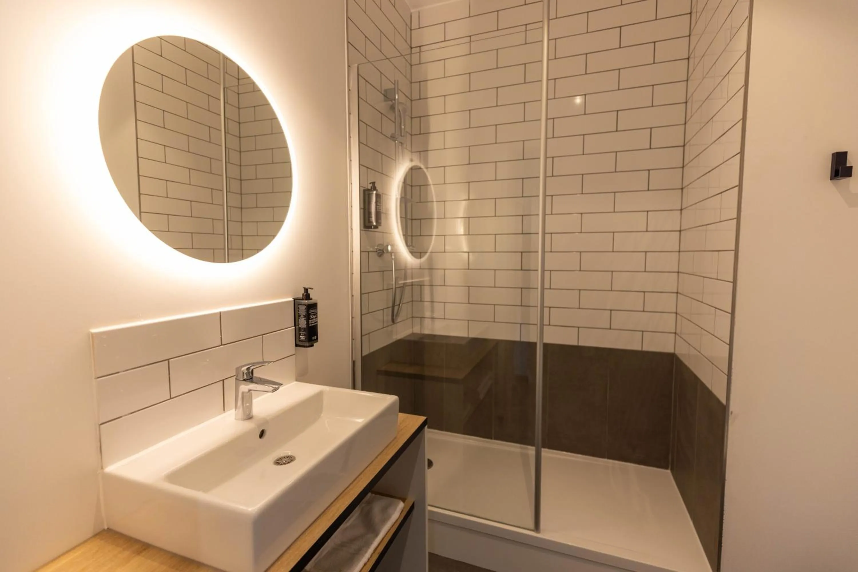 Shower in Ibis Marseille Marignane Technopole