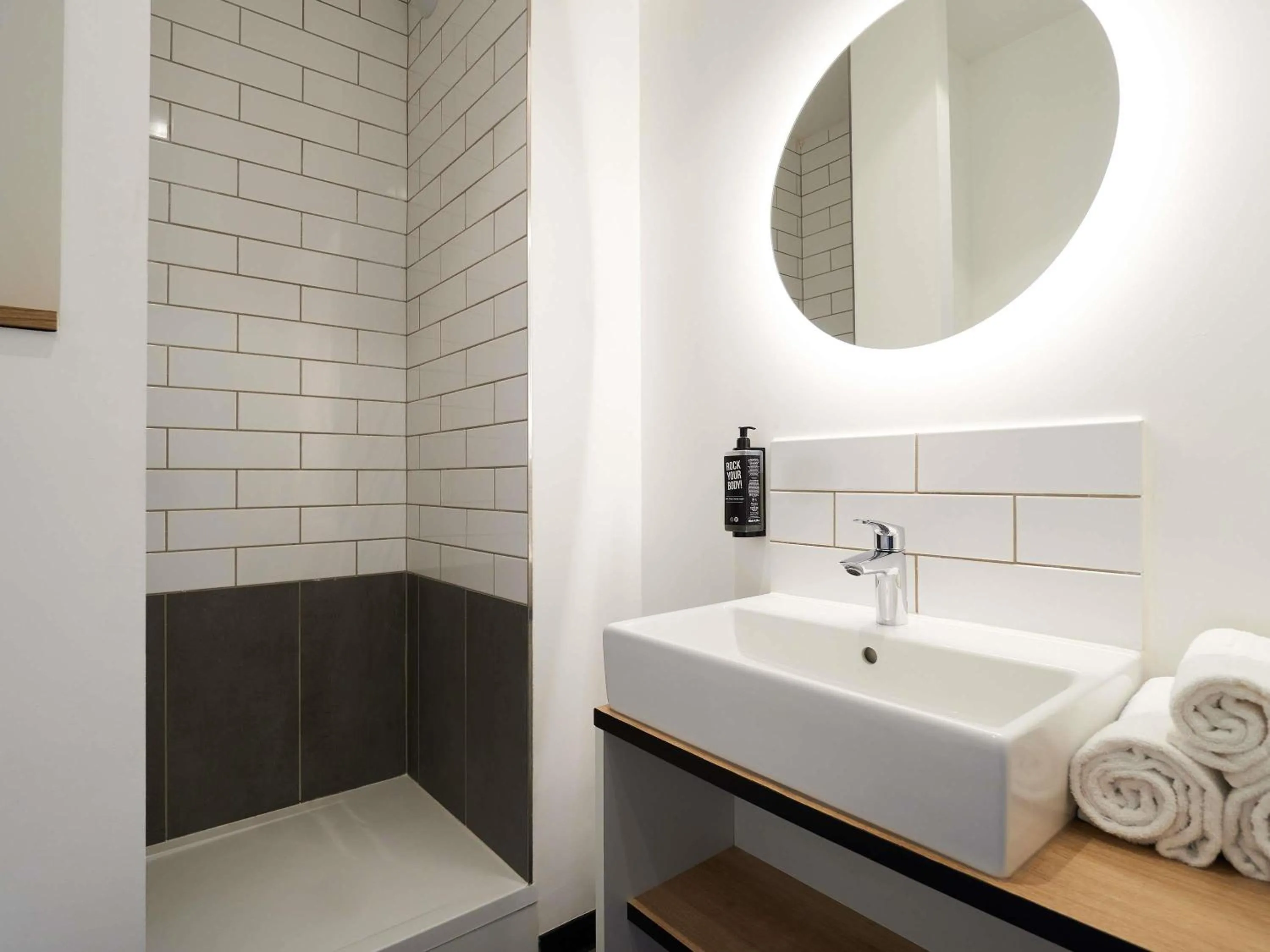 Bedroom in Ibis Marseille Marignane Technopole