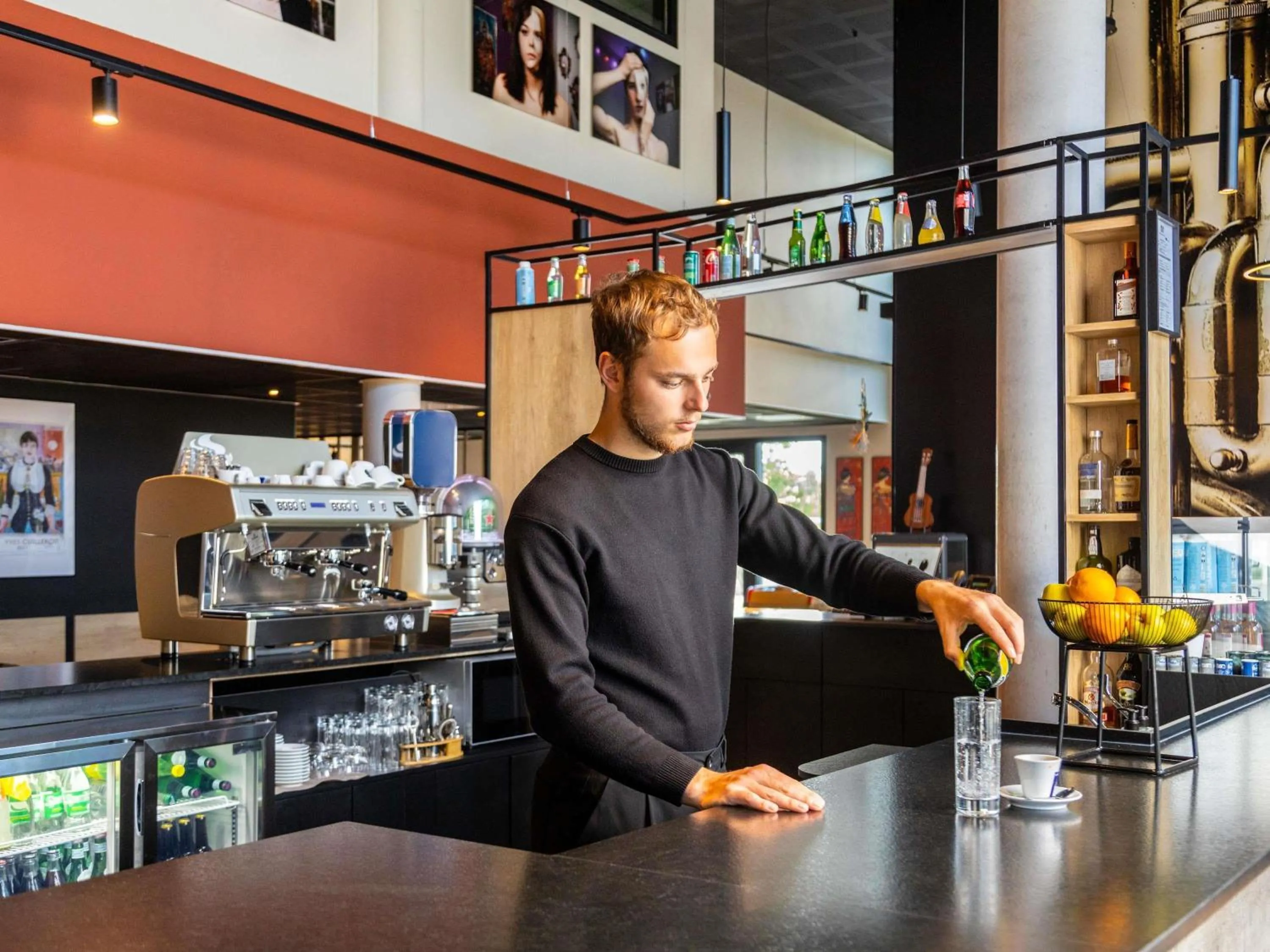 Lounge or bar in Ibis Marseille Marignane Technopole