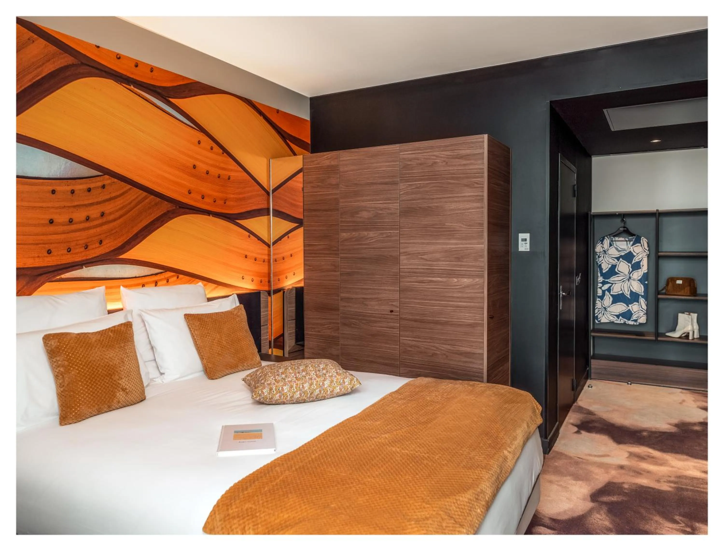 Bed in Novotel Paris Val de Fontenay