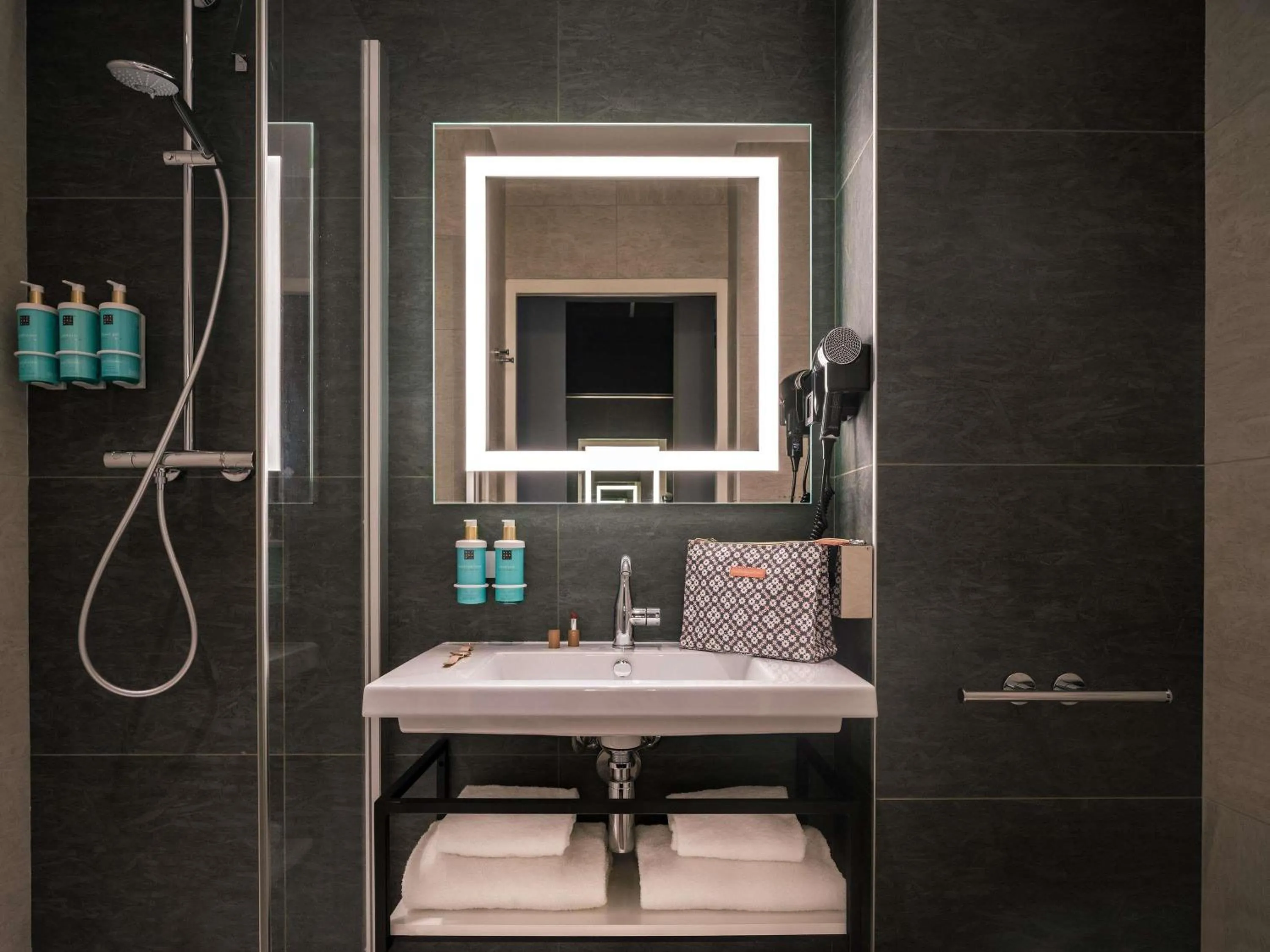 Property building in Novotel Paris Val de Fontenay