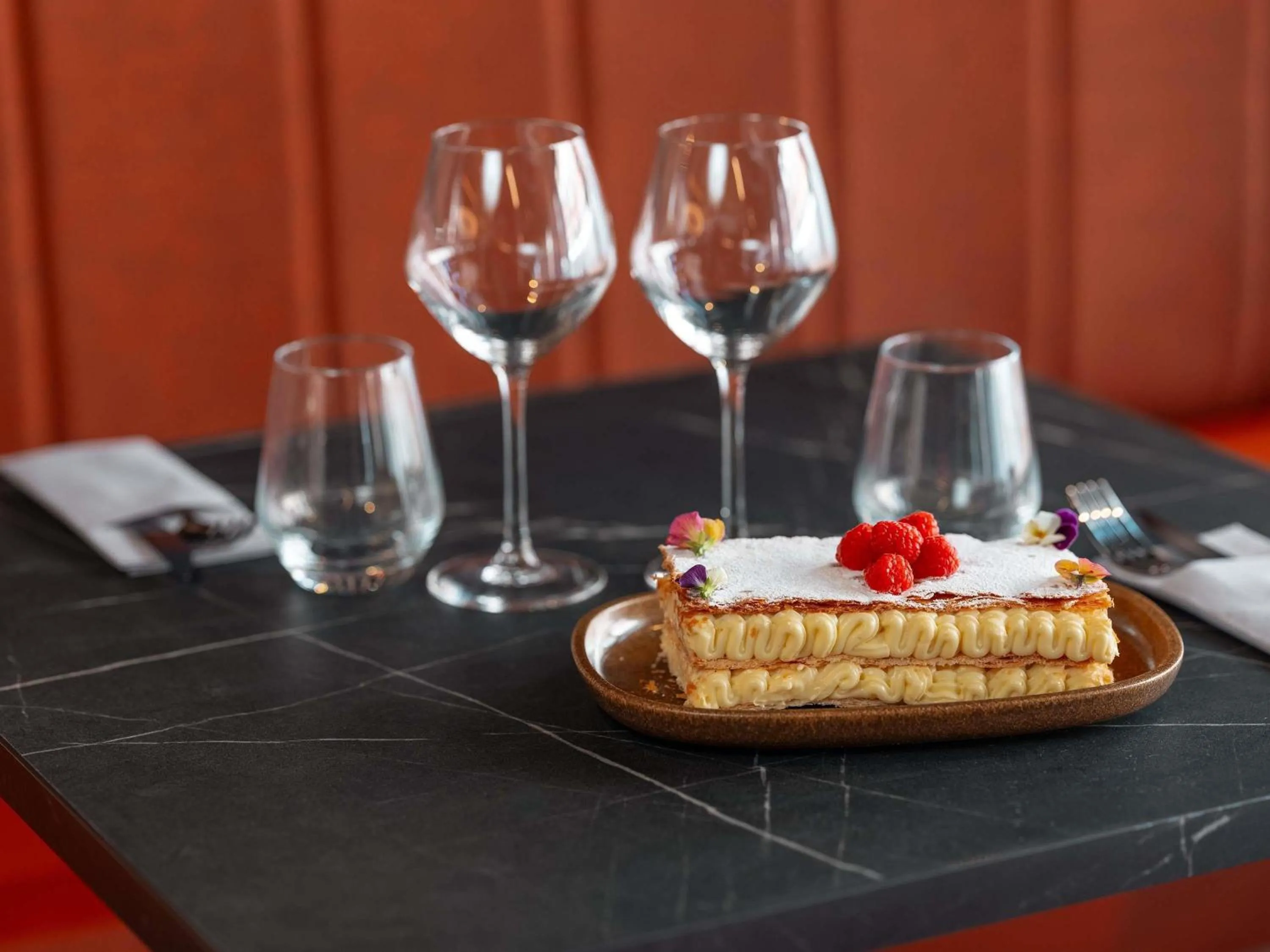 Restaurant/places to eat in Novotel Paris Val de Fontenay