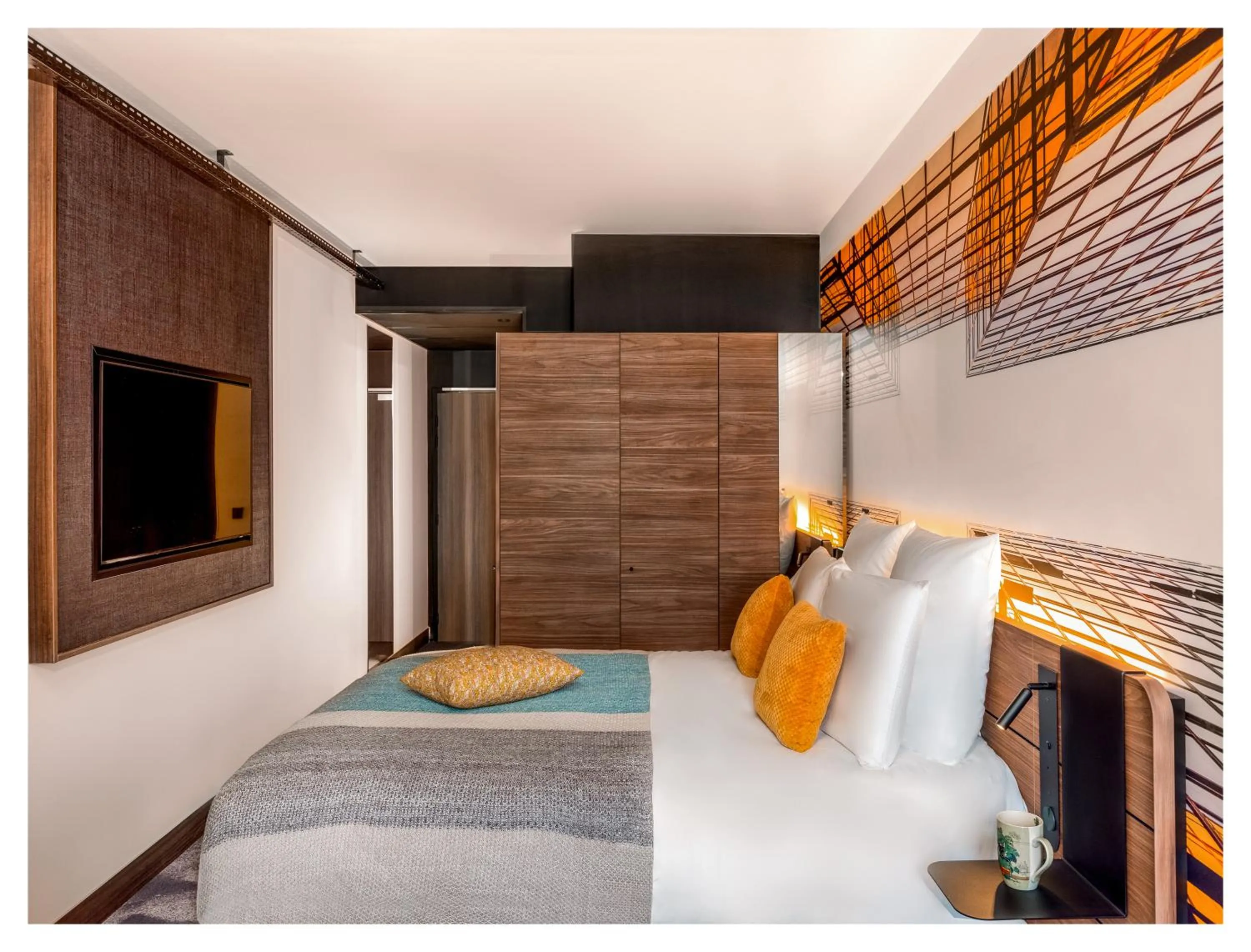 Bed in Novotel Paris Val de Fontenay