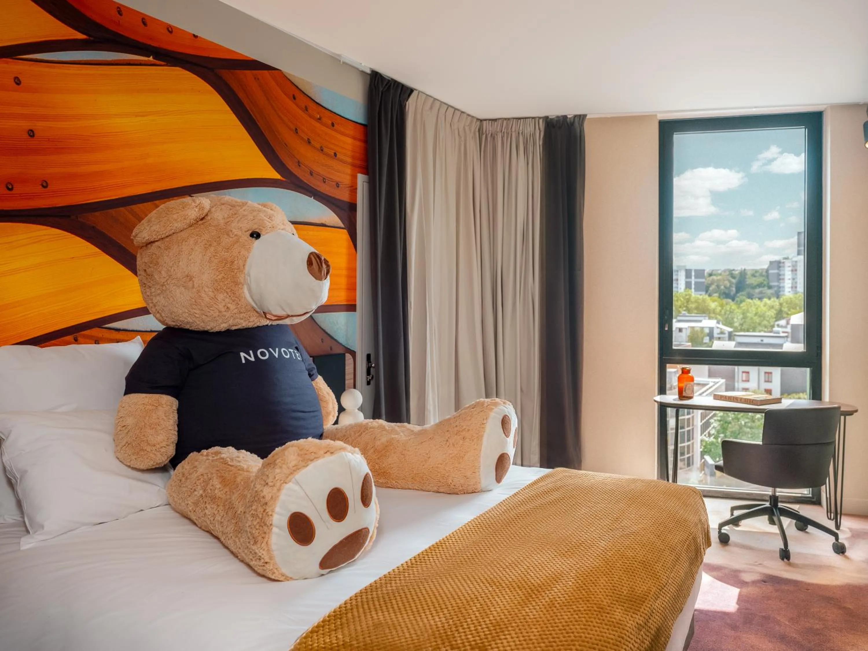 Bed in Novotel Paris Val de Fontenay