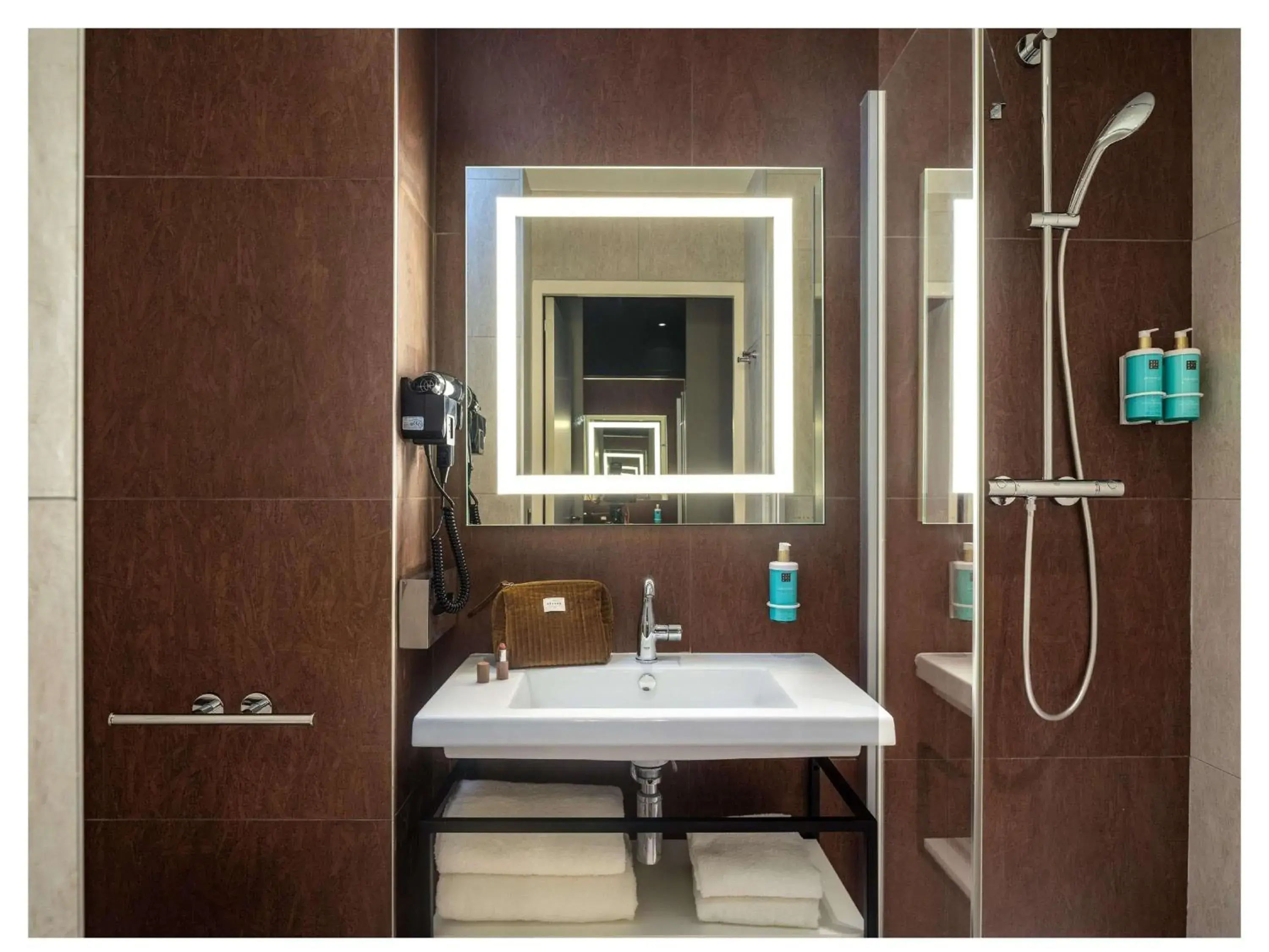 Classic Twin Room in Novotel Paris Val de Fontenay Classic Twin Room in Novotel Paris Val de Fontenay