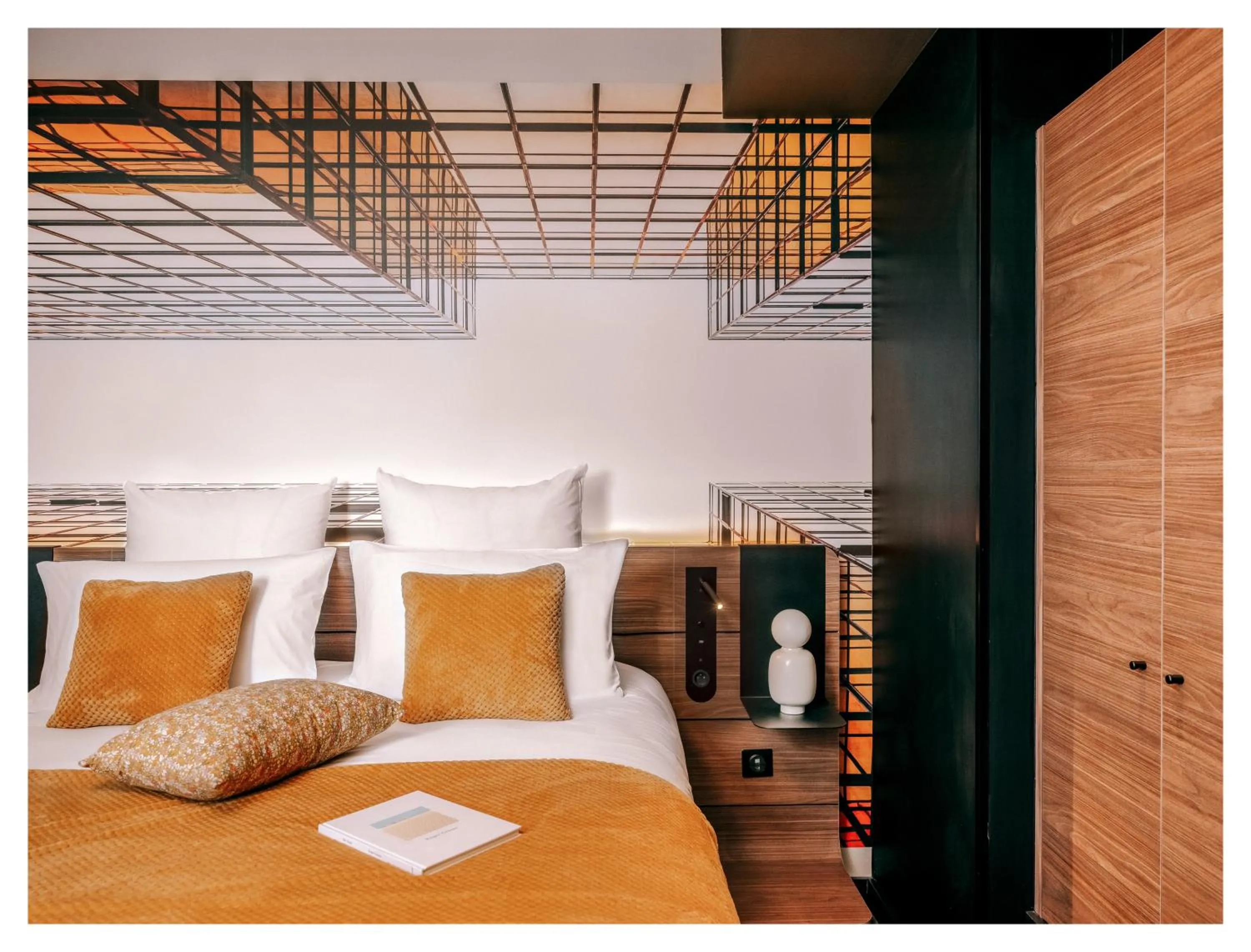 Bed in Novotel Paris Val de Fontenay