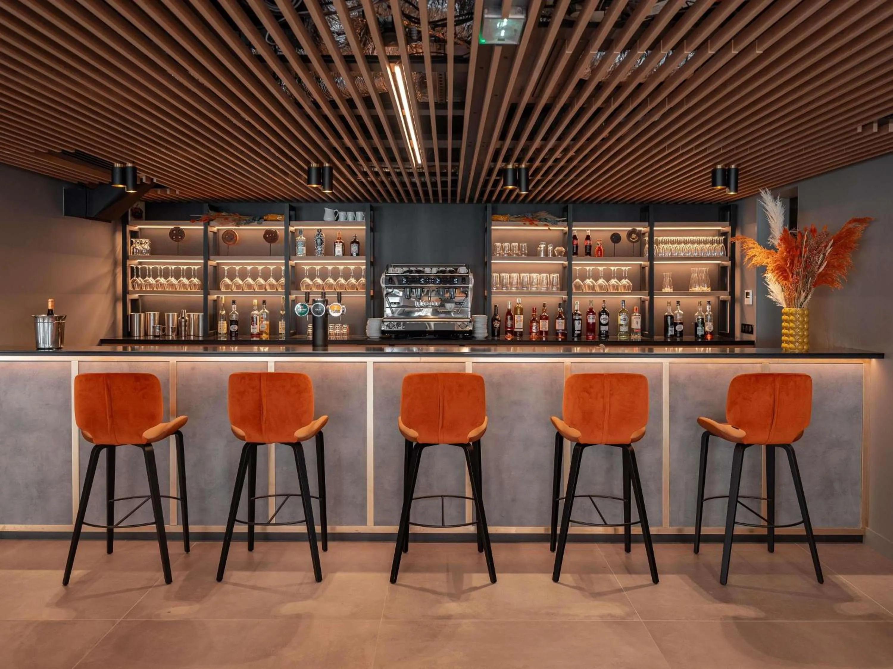 Restaurant/places to eat in Novotel Paris Val de Fontenay