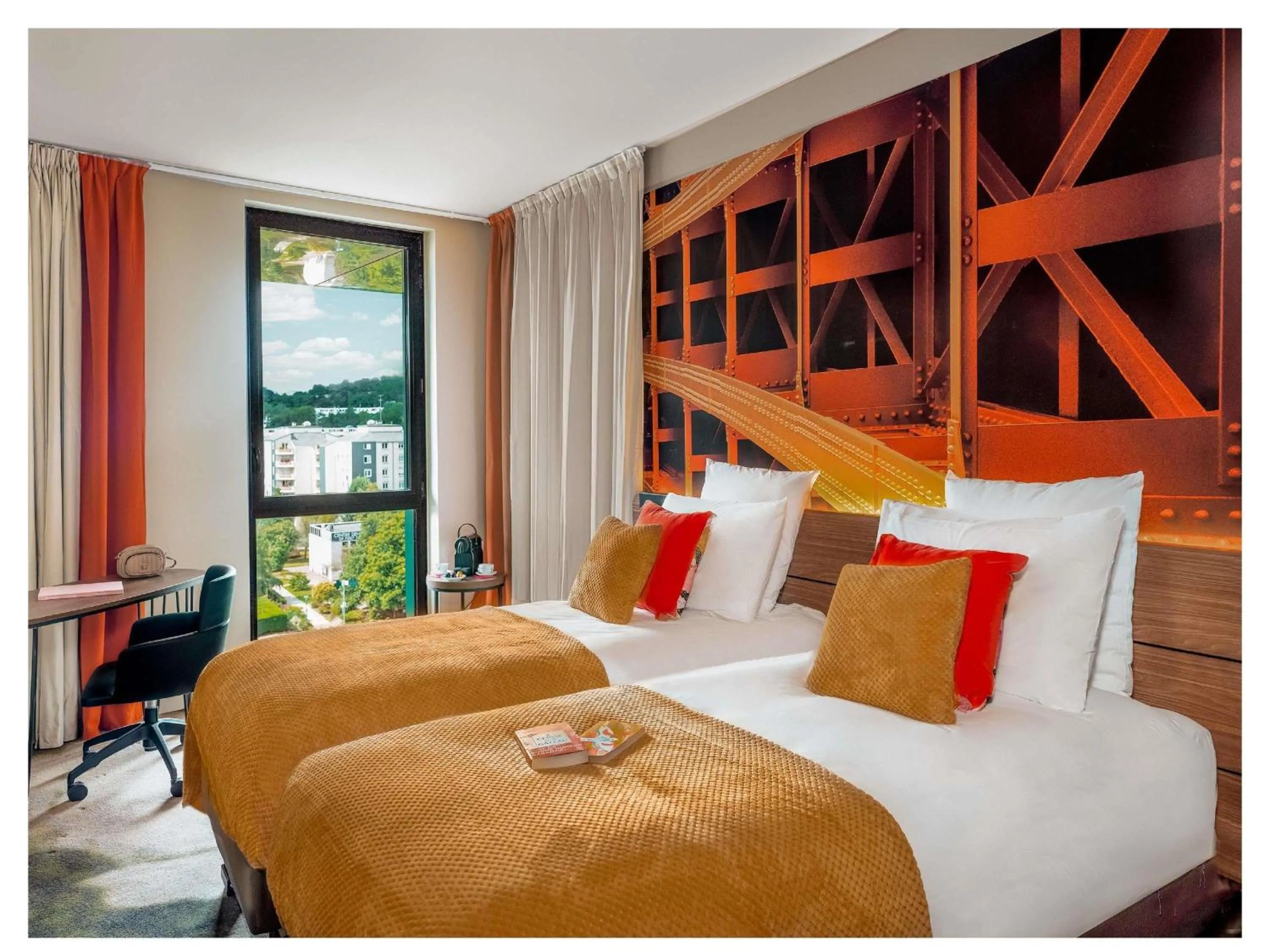 Bedroom, Bed in Novotel Paris Val de Fontenay