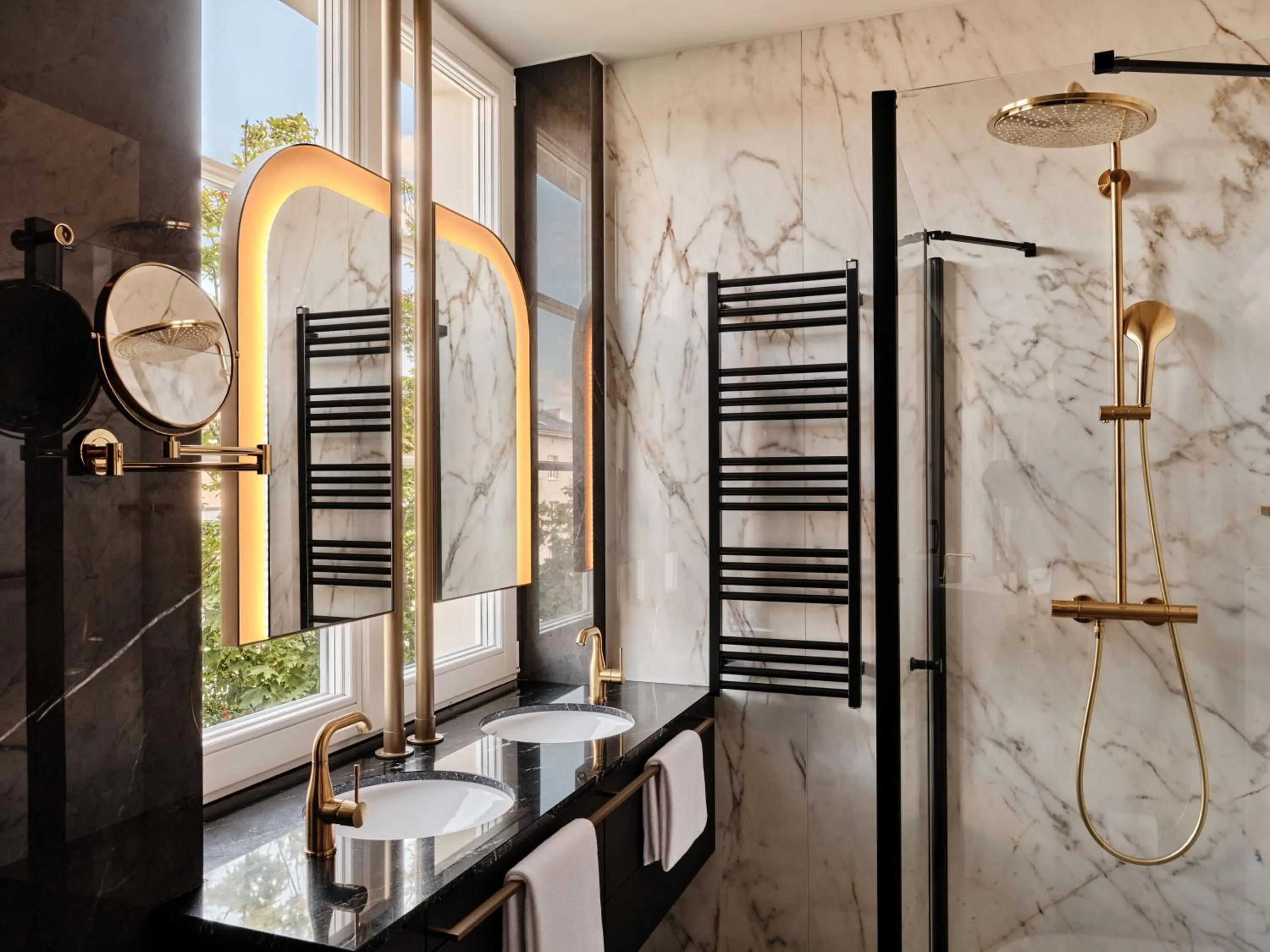 Shower in The Crown Krakow Center - Handwritten Collection ACCOR