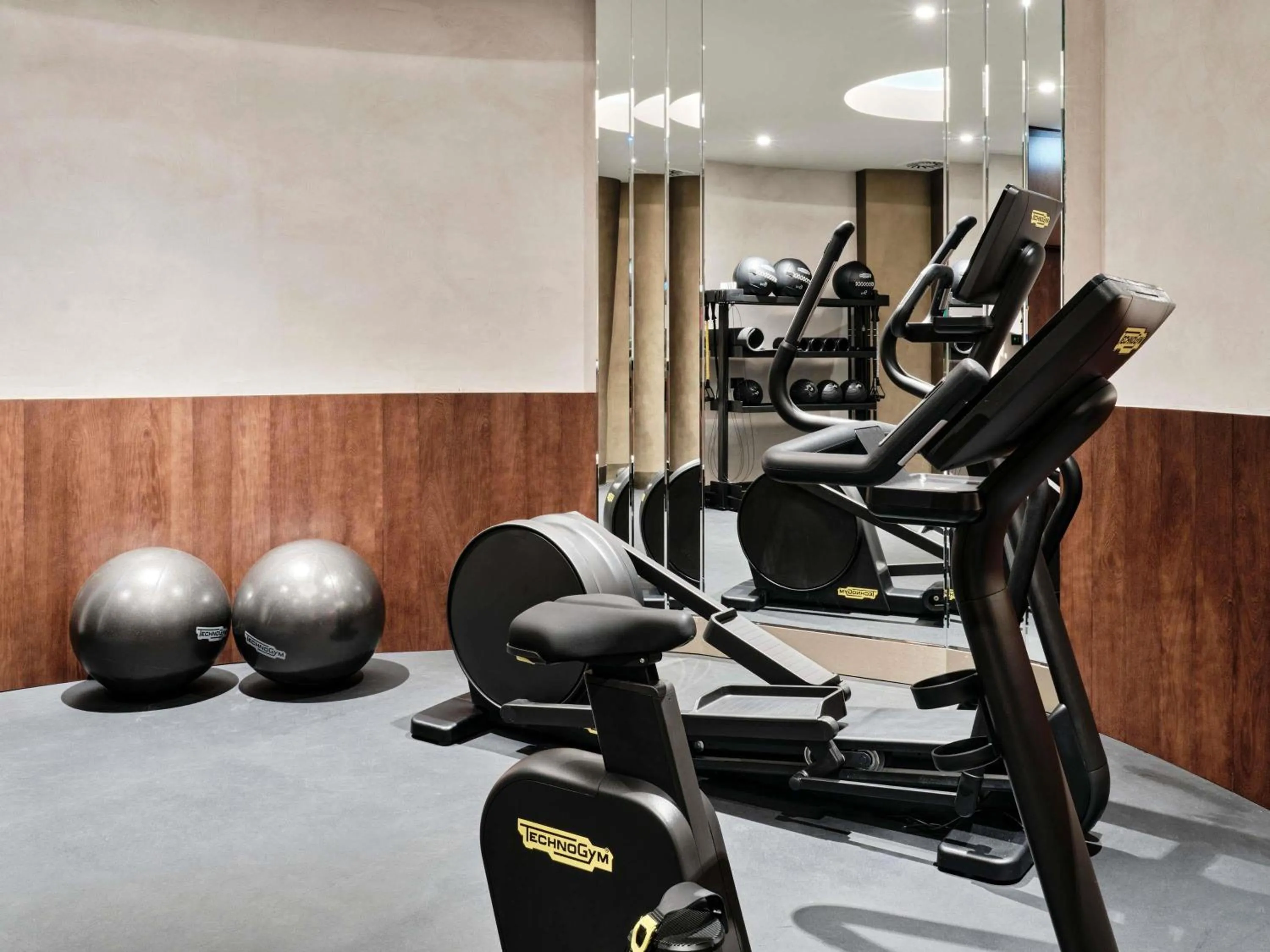 Fitness centre/facilities in The Crown Krakow Center - Handwritten Collection ACCOR