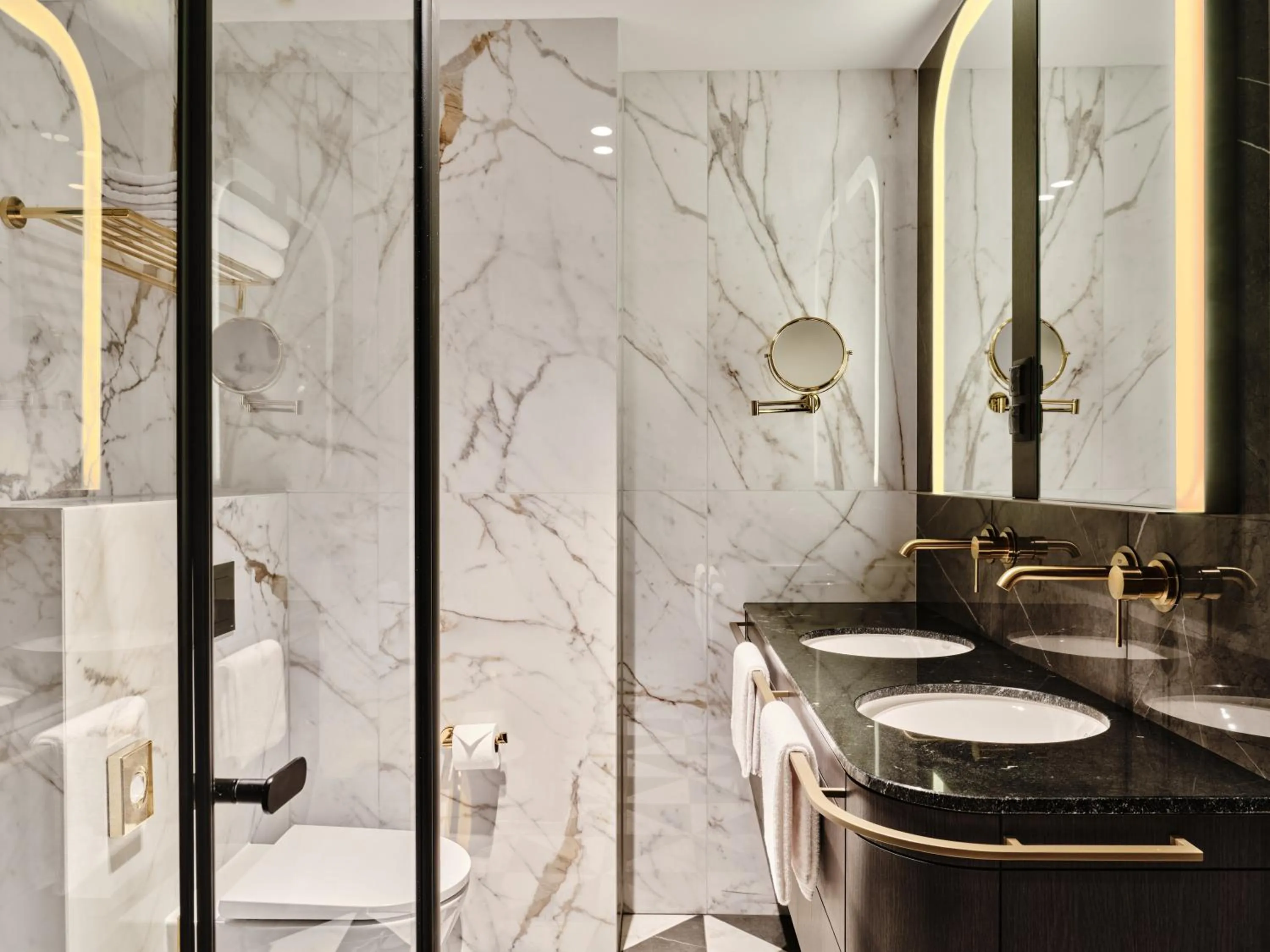 Shower in The Crown Krakow Center - Handwritten Collection ACCOR