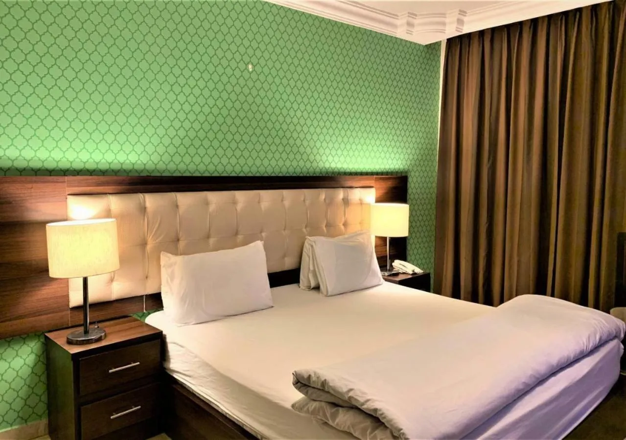 Bed in LANCASTER HOTEL APARTMENTS DAHIET ALRASHEED