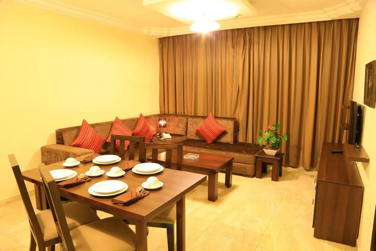 TV and multimedia in LANCASTER HOTEL APARTMENTS DAHIET ALRASHEED