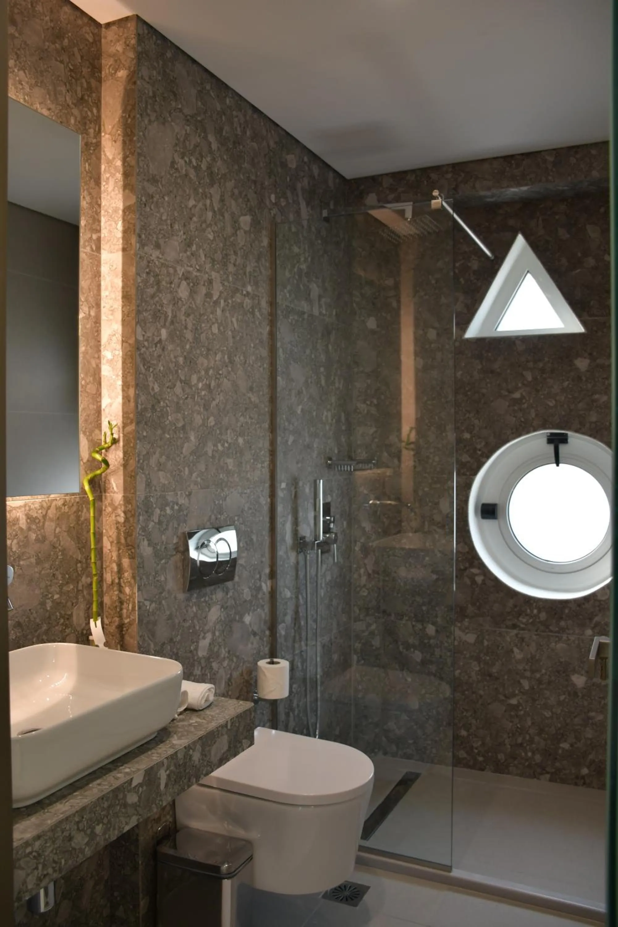 Shower in URBAN SUITES ATHENS