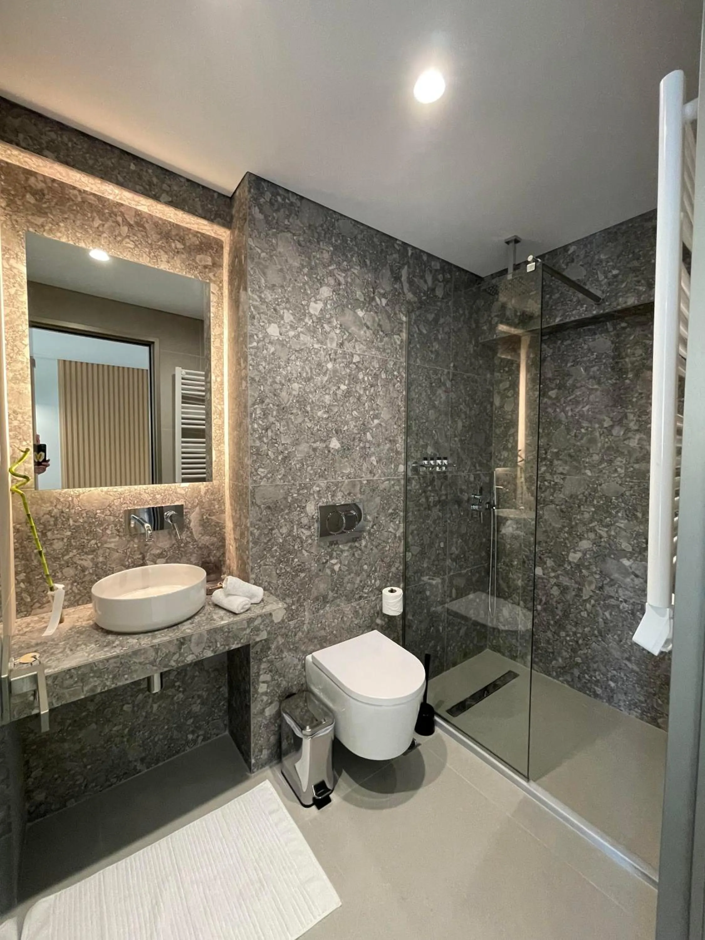 Shower in URBAN SUITES ATHENS