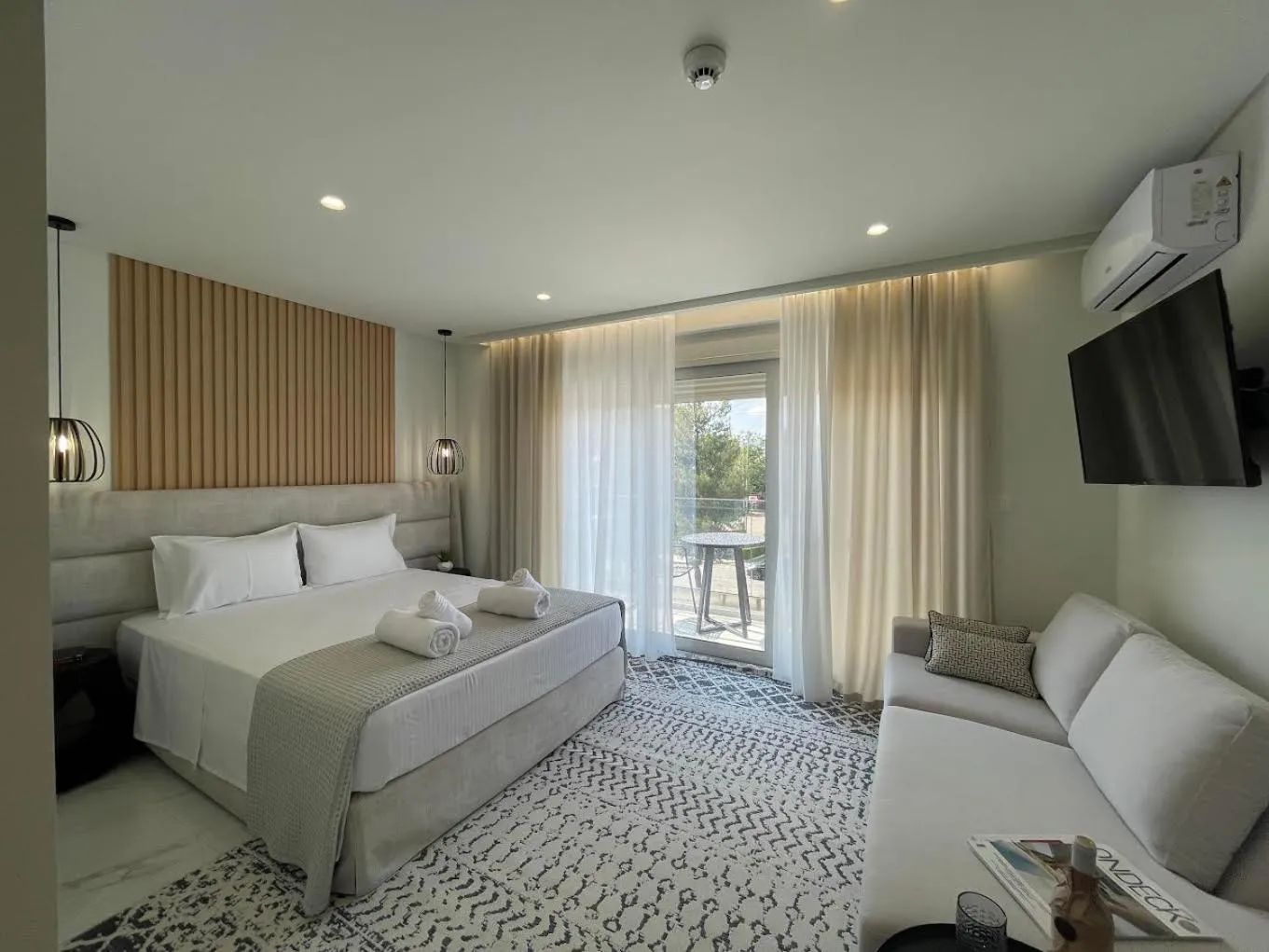 Photo of the whole room, Bed in URBAN SUITES ATHENS