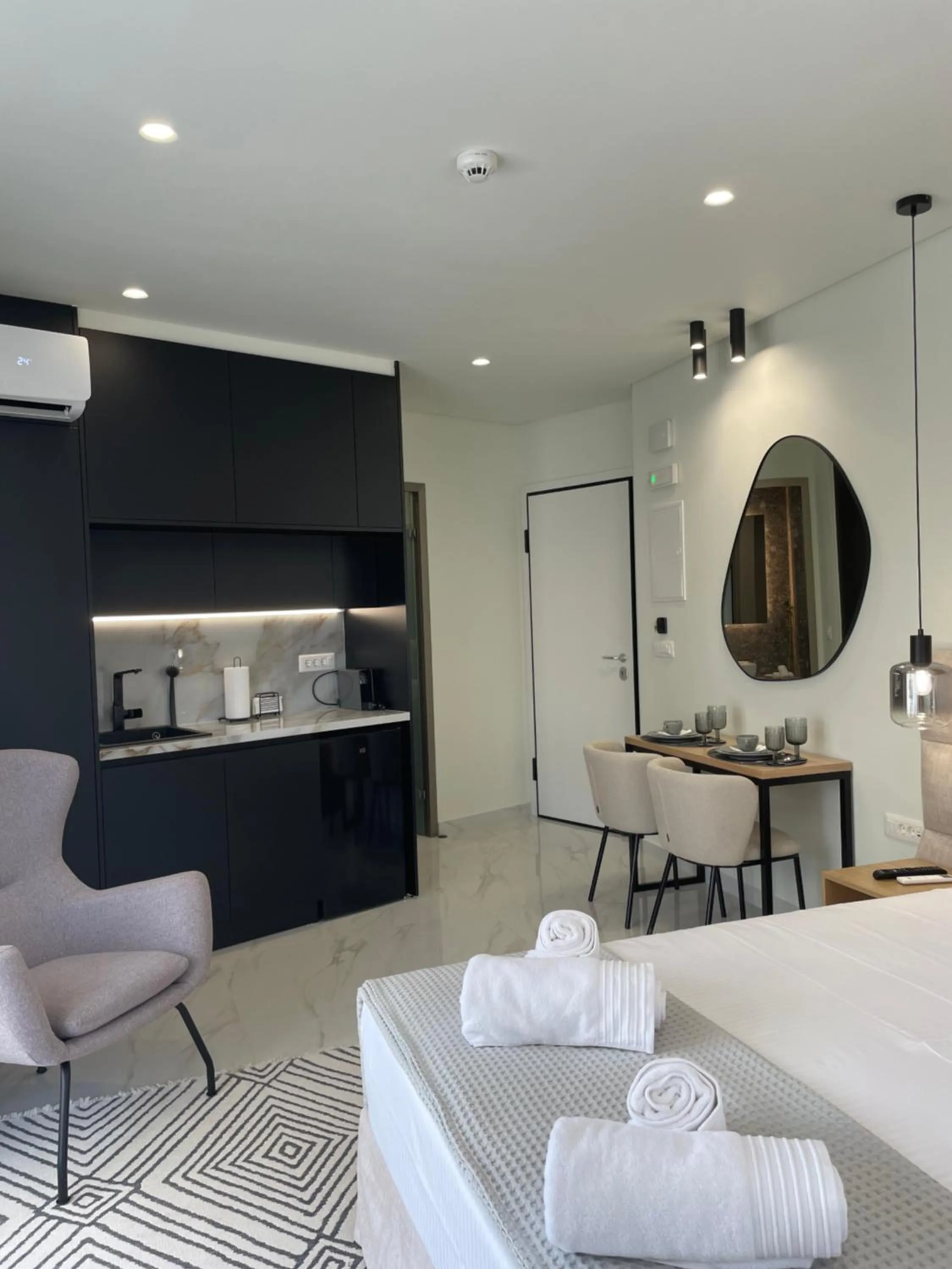 Photo of the whole room, Bed in URBAN SUITES ATHENS