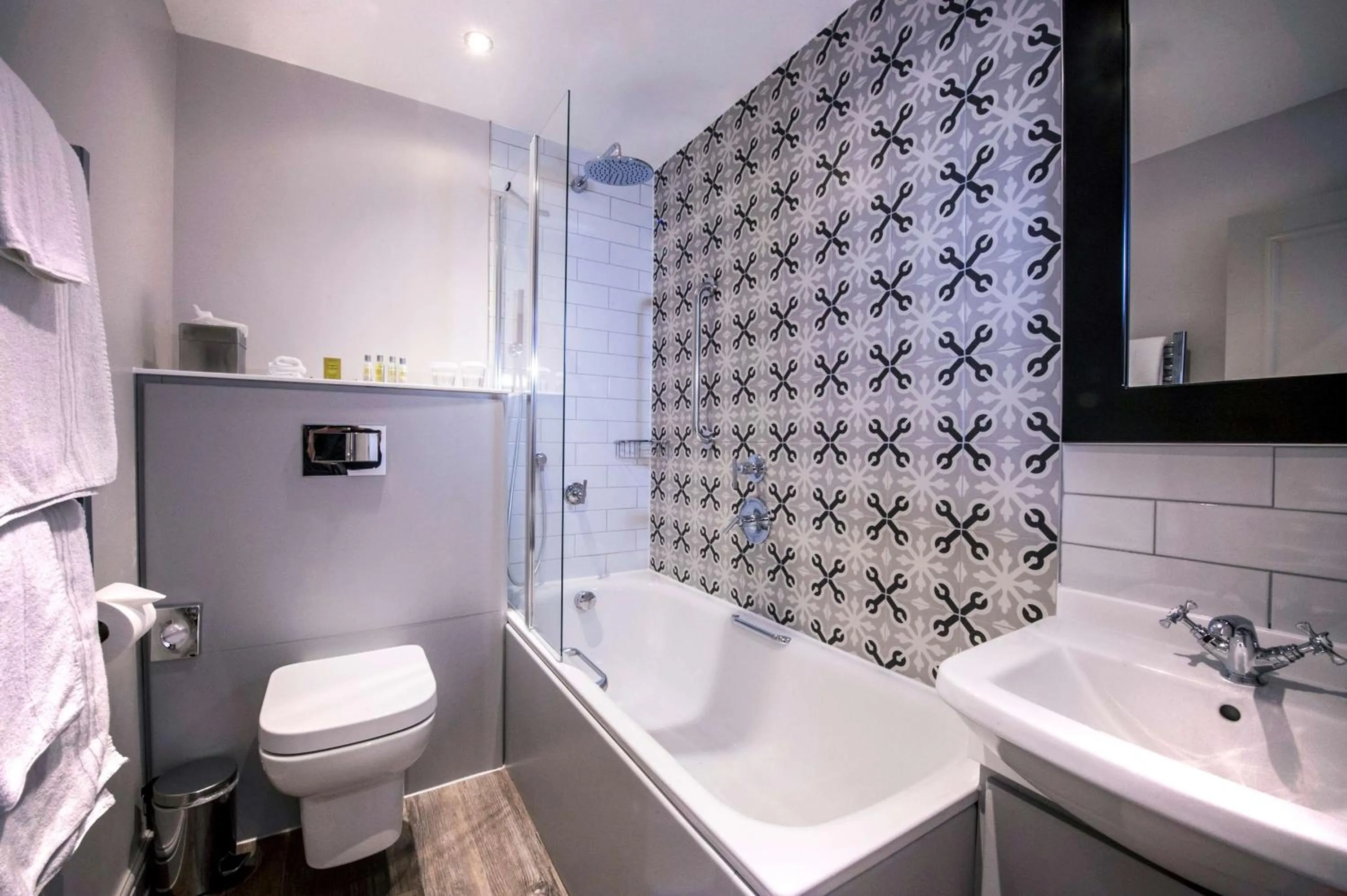 Bathroom in DoubleTree by Hilton Cheltenham-Cotswolds
