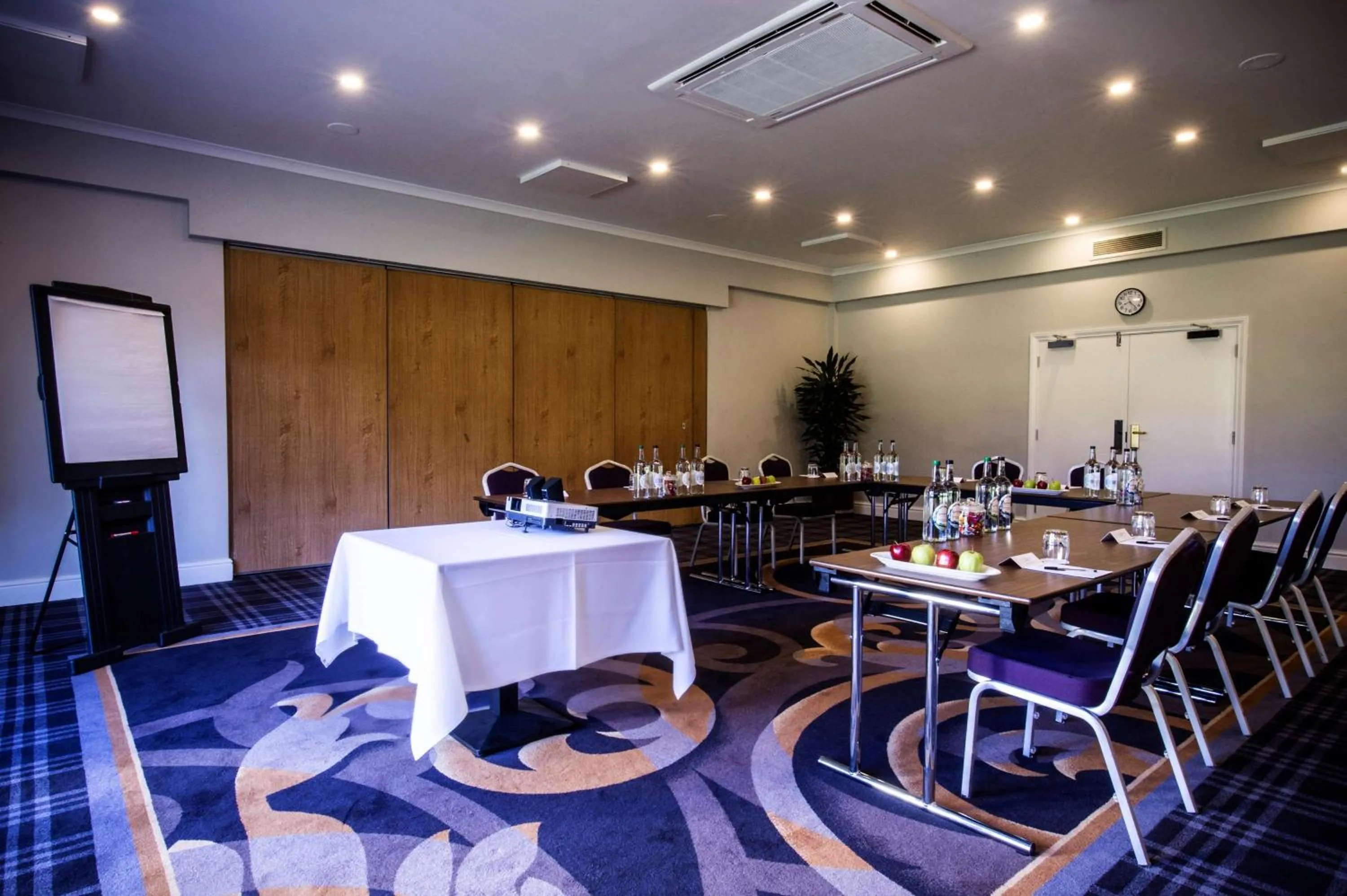 Meeting/conference room in DoubleTree by Hilton Cheltenham-Cotswolds