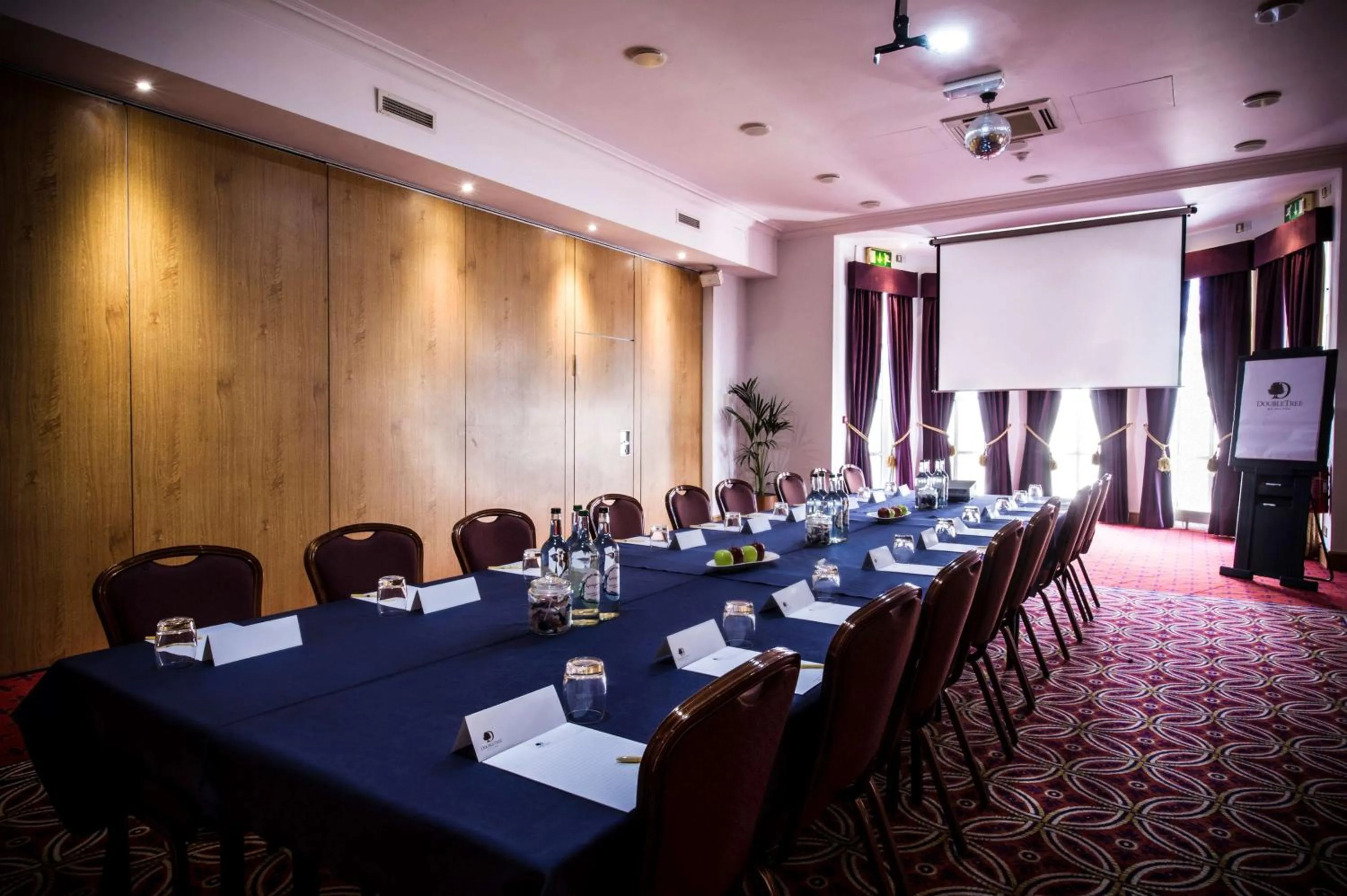 Meeting/conference room in DoubleTree by Hilton Cheltenham-Cotswolds