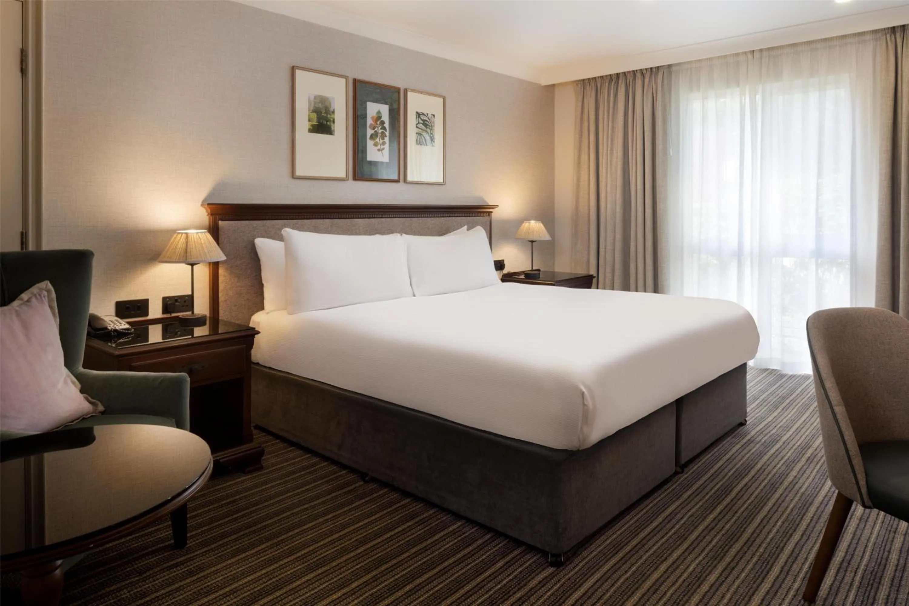 Bed in DoubleTree by Hilton Cheltenham-Cotswolds