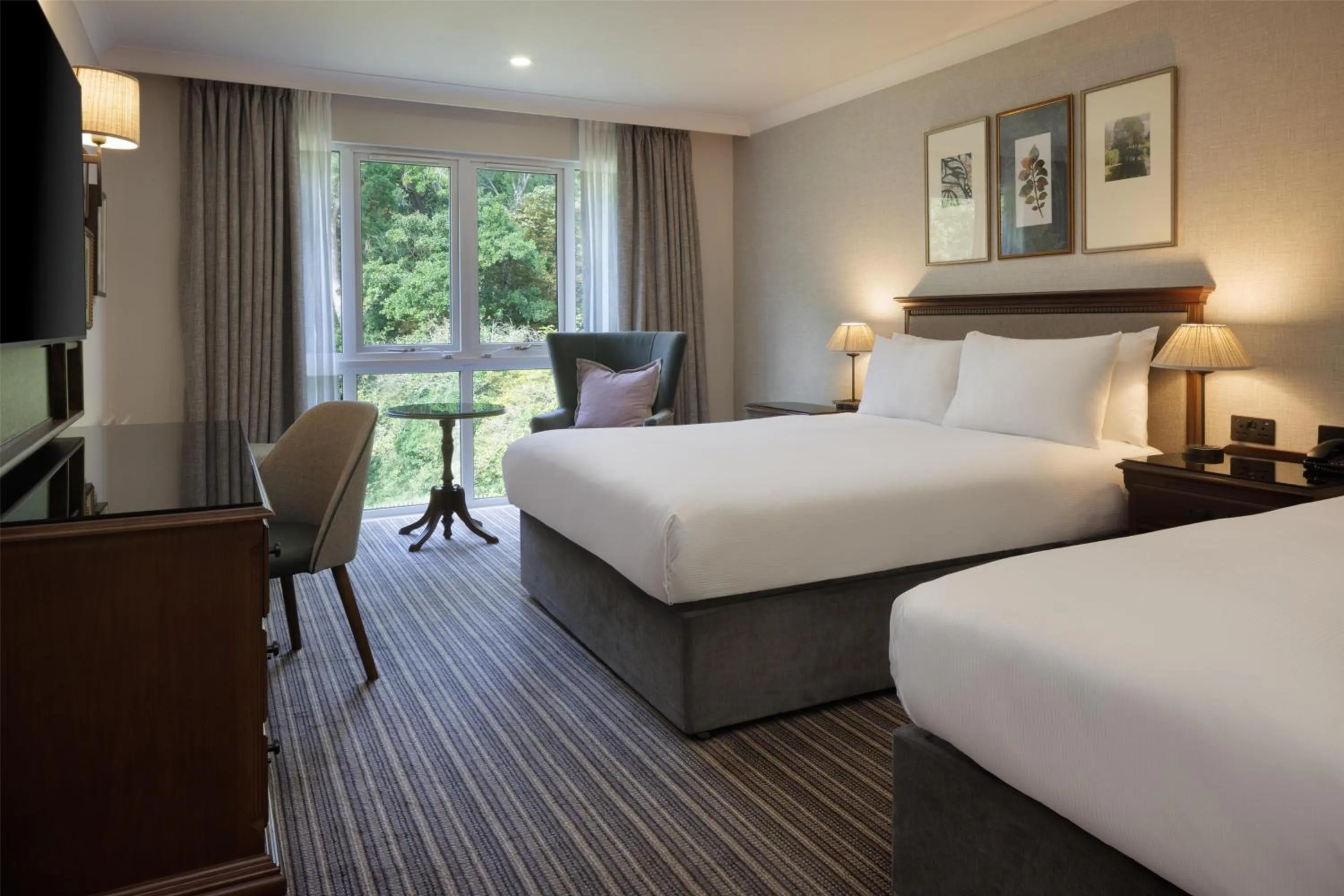 Bed in DoubleTree by Hilton Cheltenham-Cotswolds