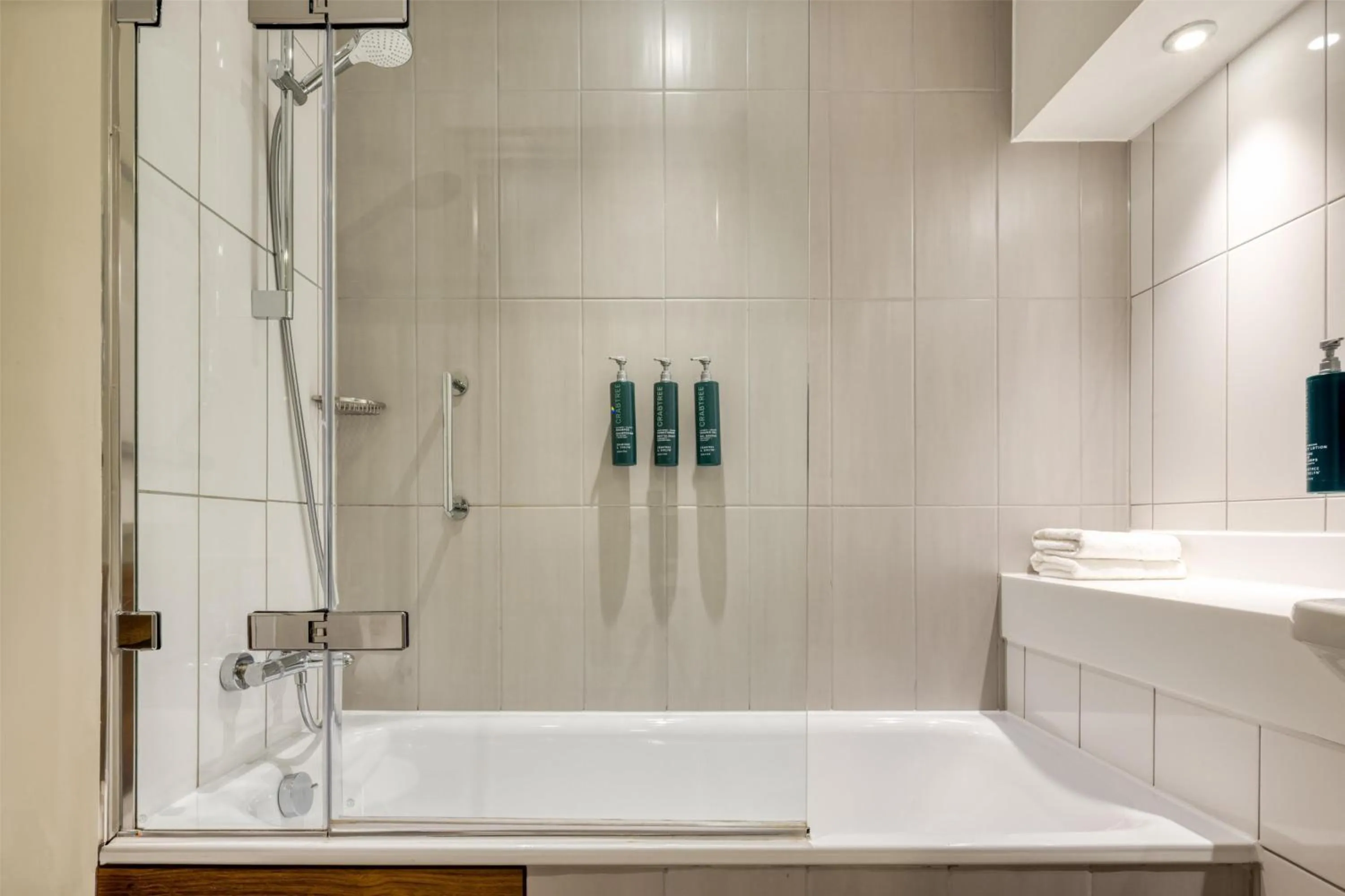 Bathroom in DoubleTree by Hilton Cheltenham-Cotswolds