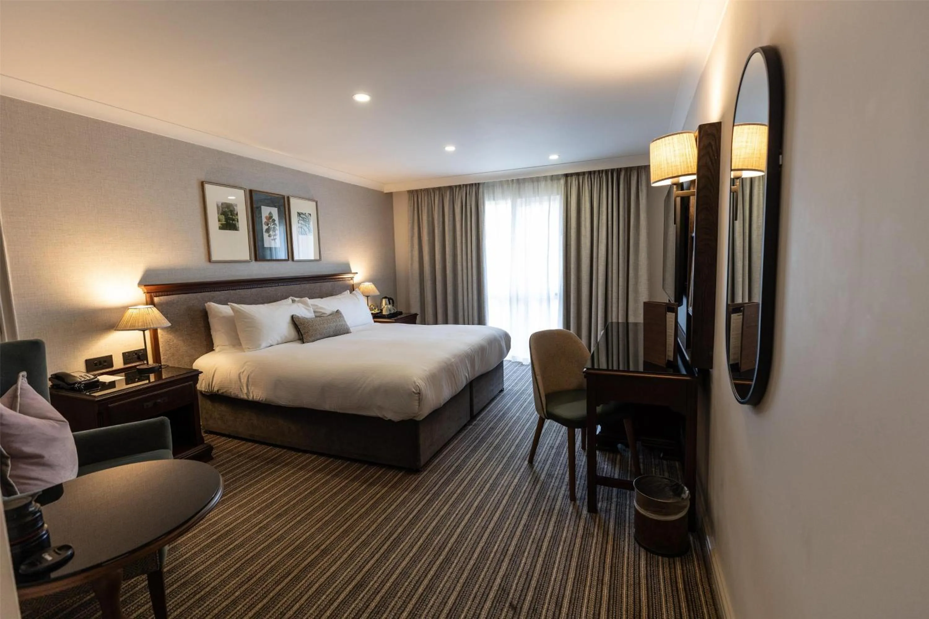 Bedroom, Bed in DoubleTree by Hilton Cheltenham-Cotswolds