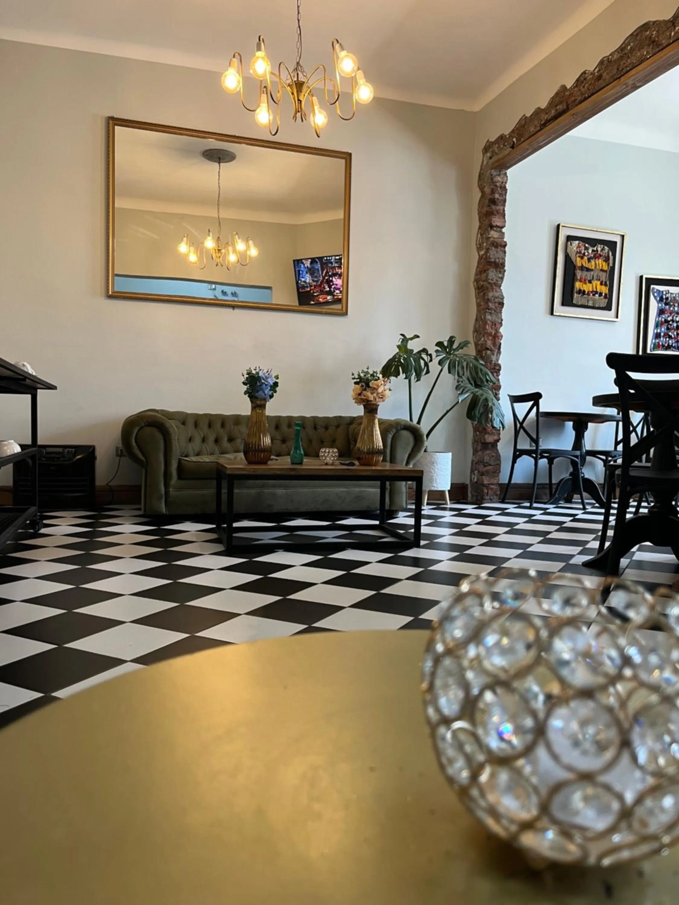 Communal lounge/ TV room in Hotel Casa Aure