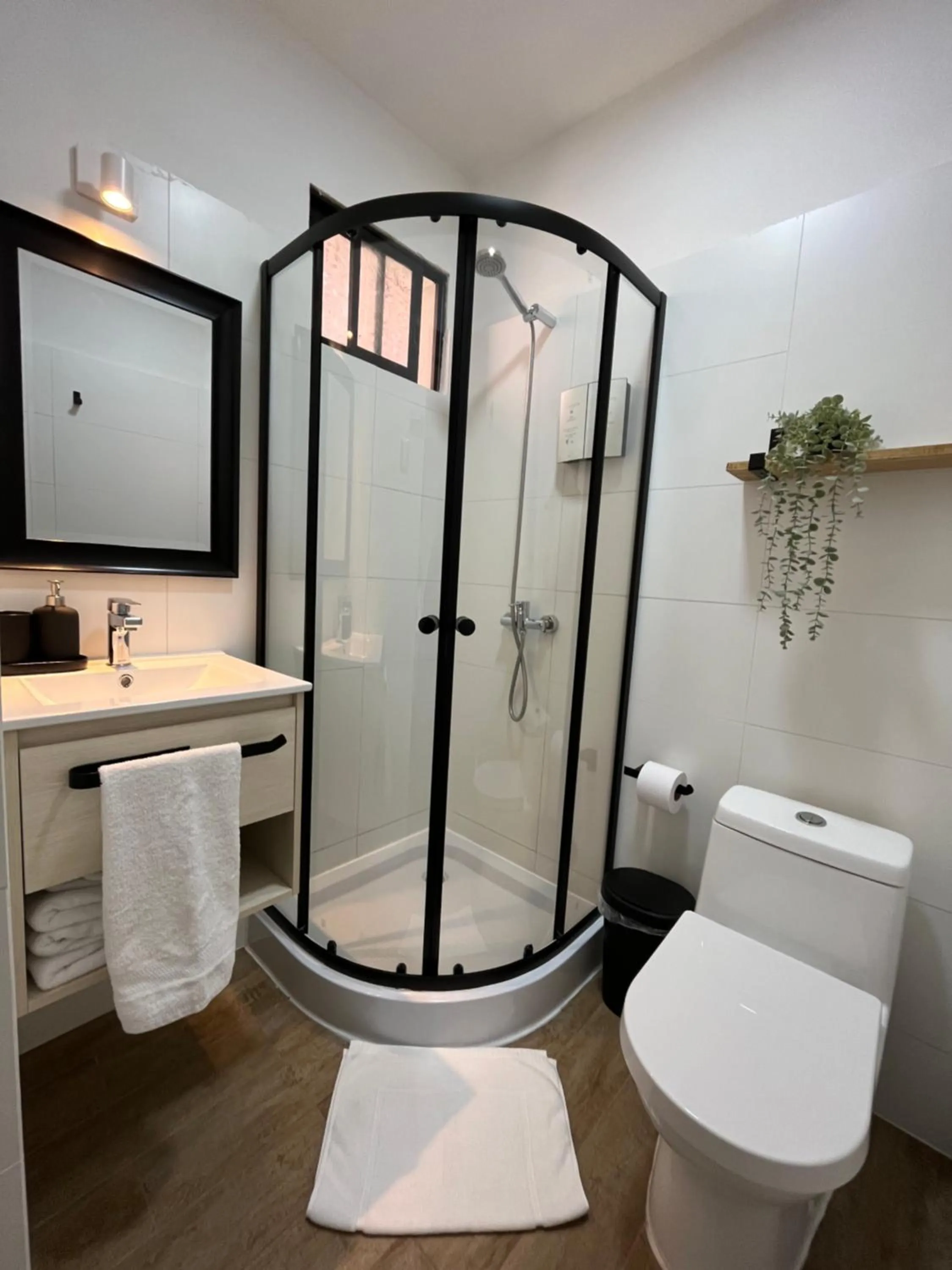 Shower in Hotel Casa Aure