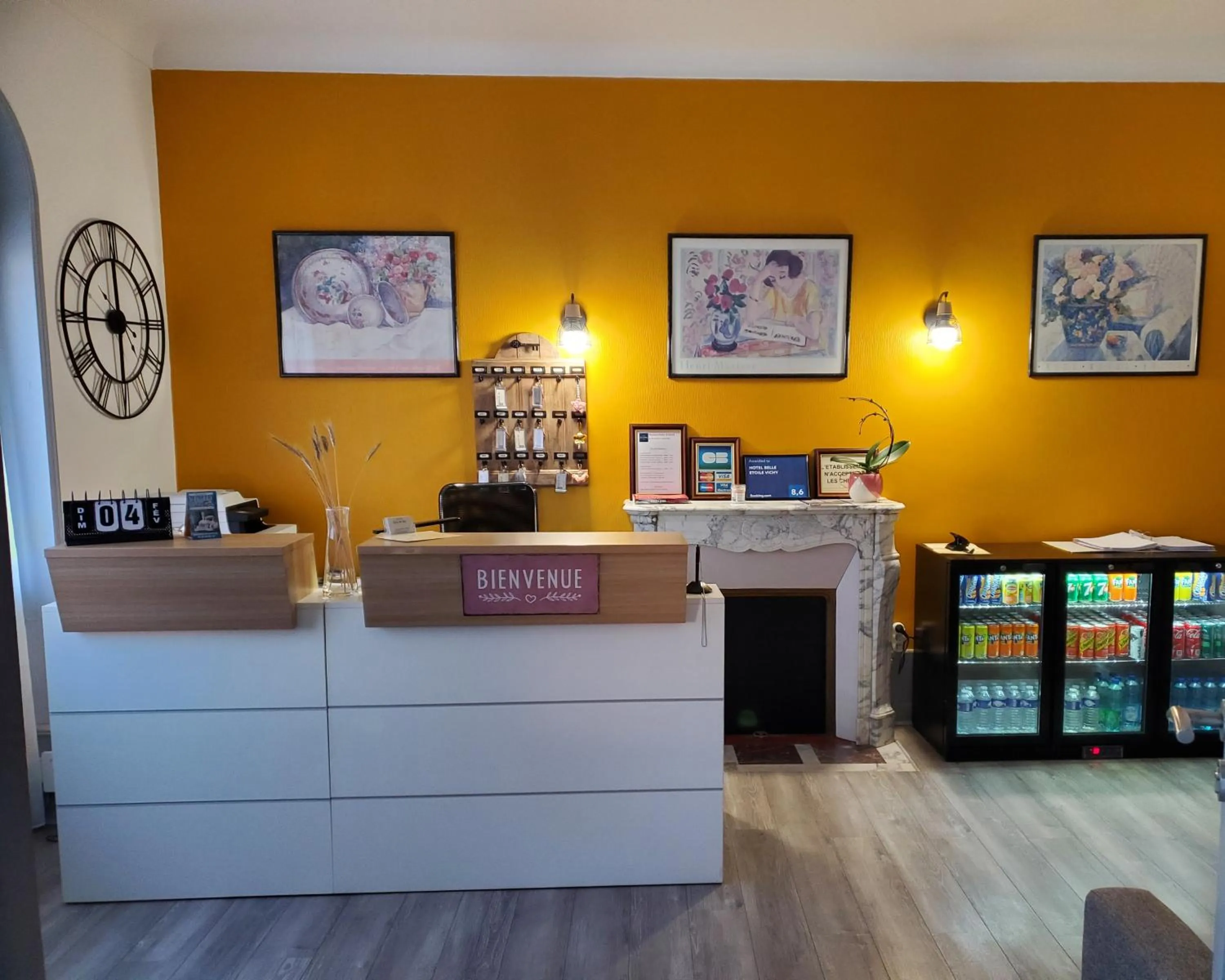 Lobby or reception in Logis Hôtel Belle Etoile Vichy