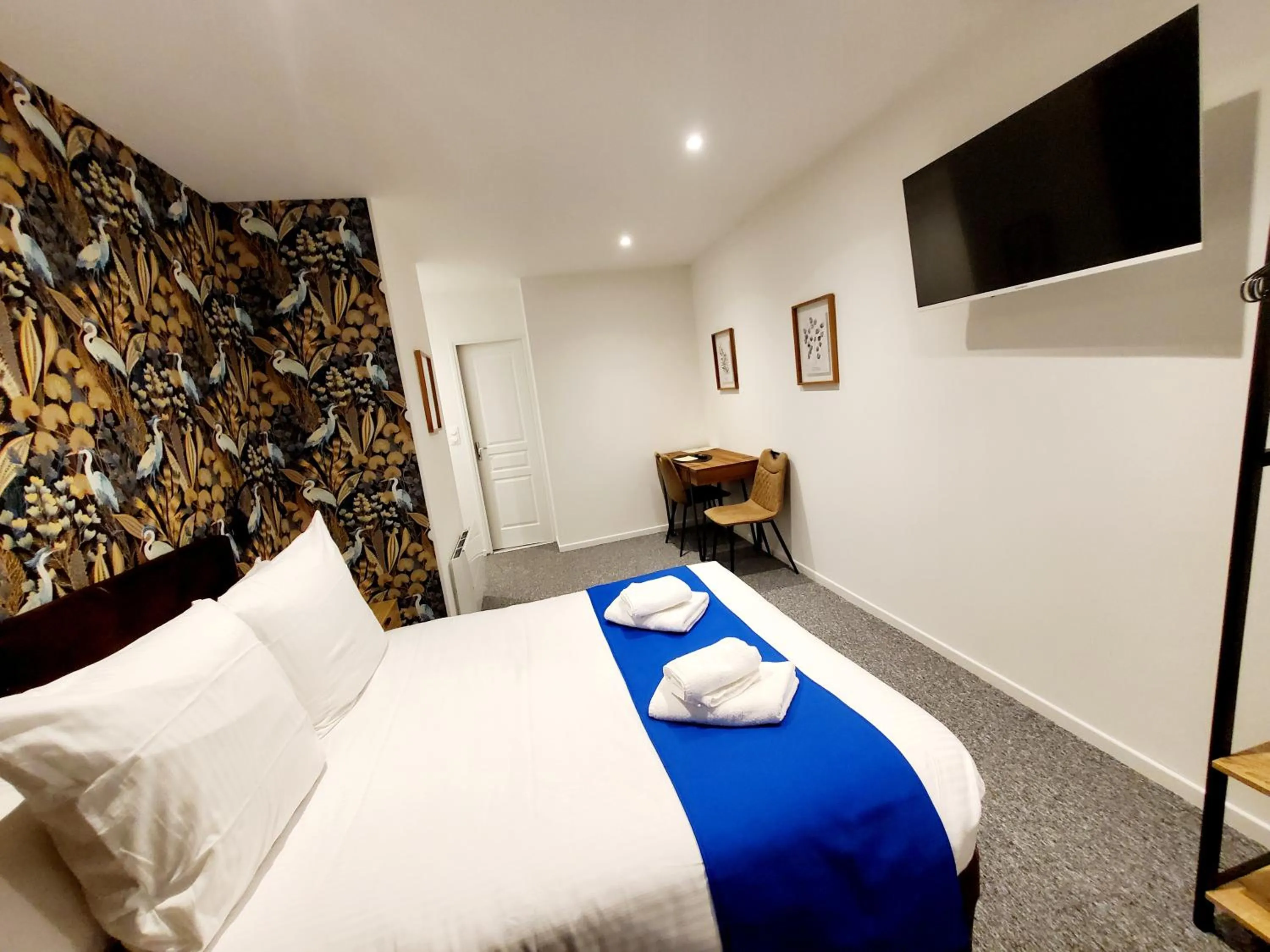 Bedroom, Bed in Logis Hôtel Belle Etoile Vichy