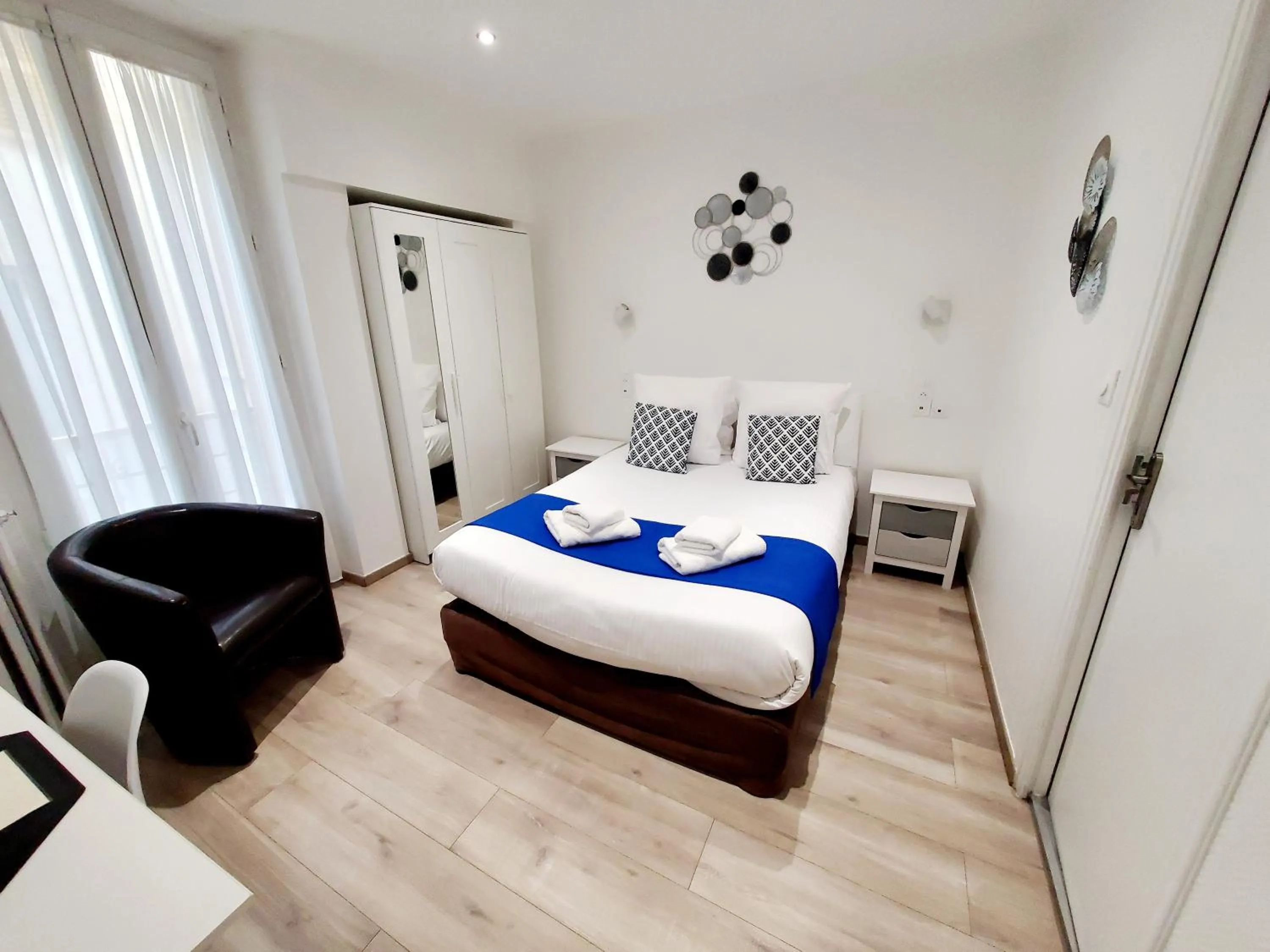 Photo of the whole room, Bed in Logis Hôtel Belle Etoile Vichy