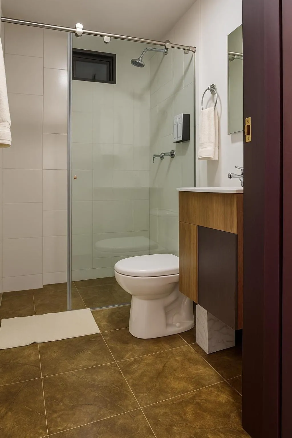 Shower in Hotel Arisha Cali