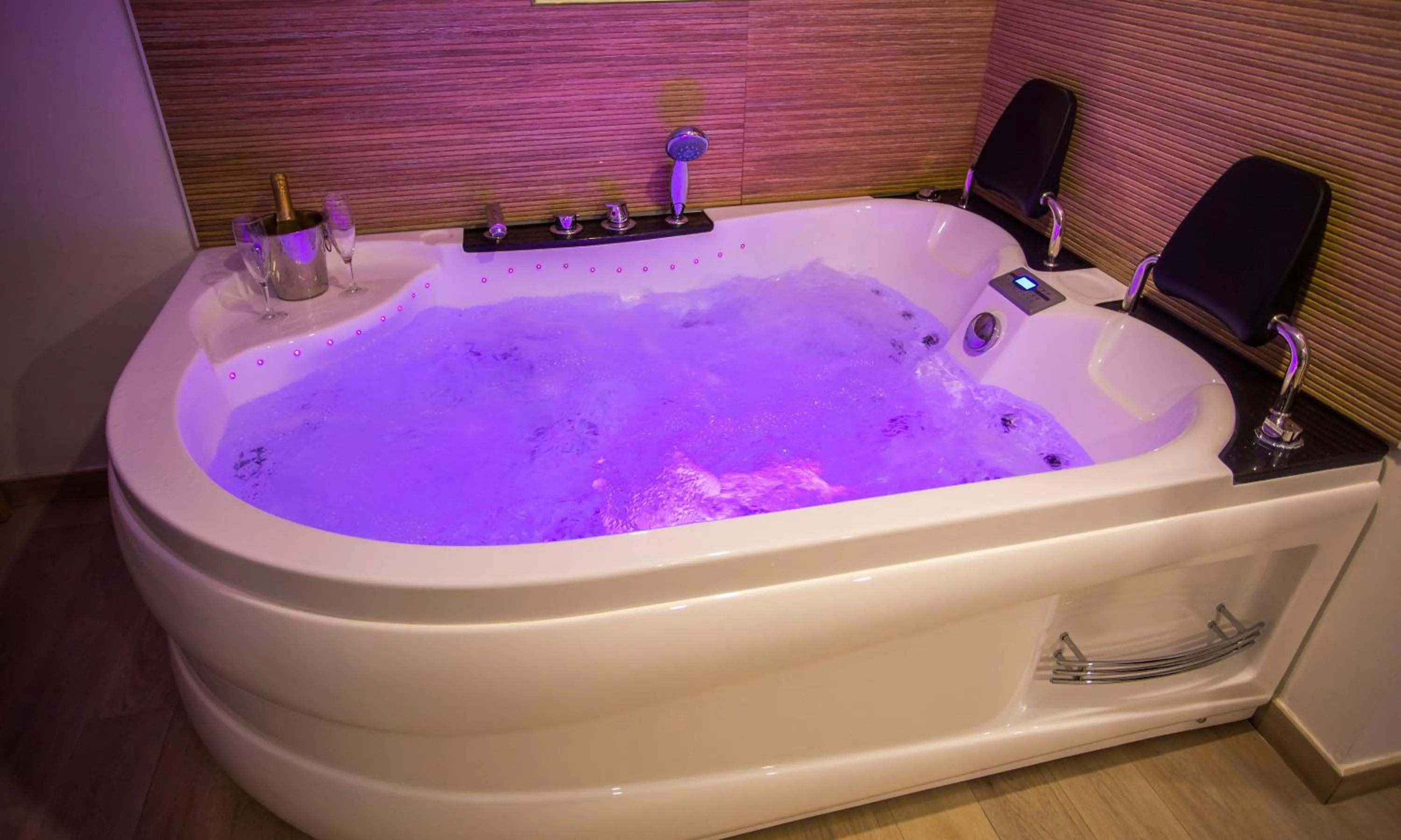 Hot Tub in Apartahotel Énfasis-Group