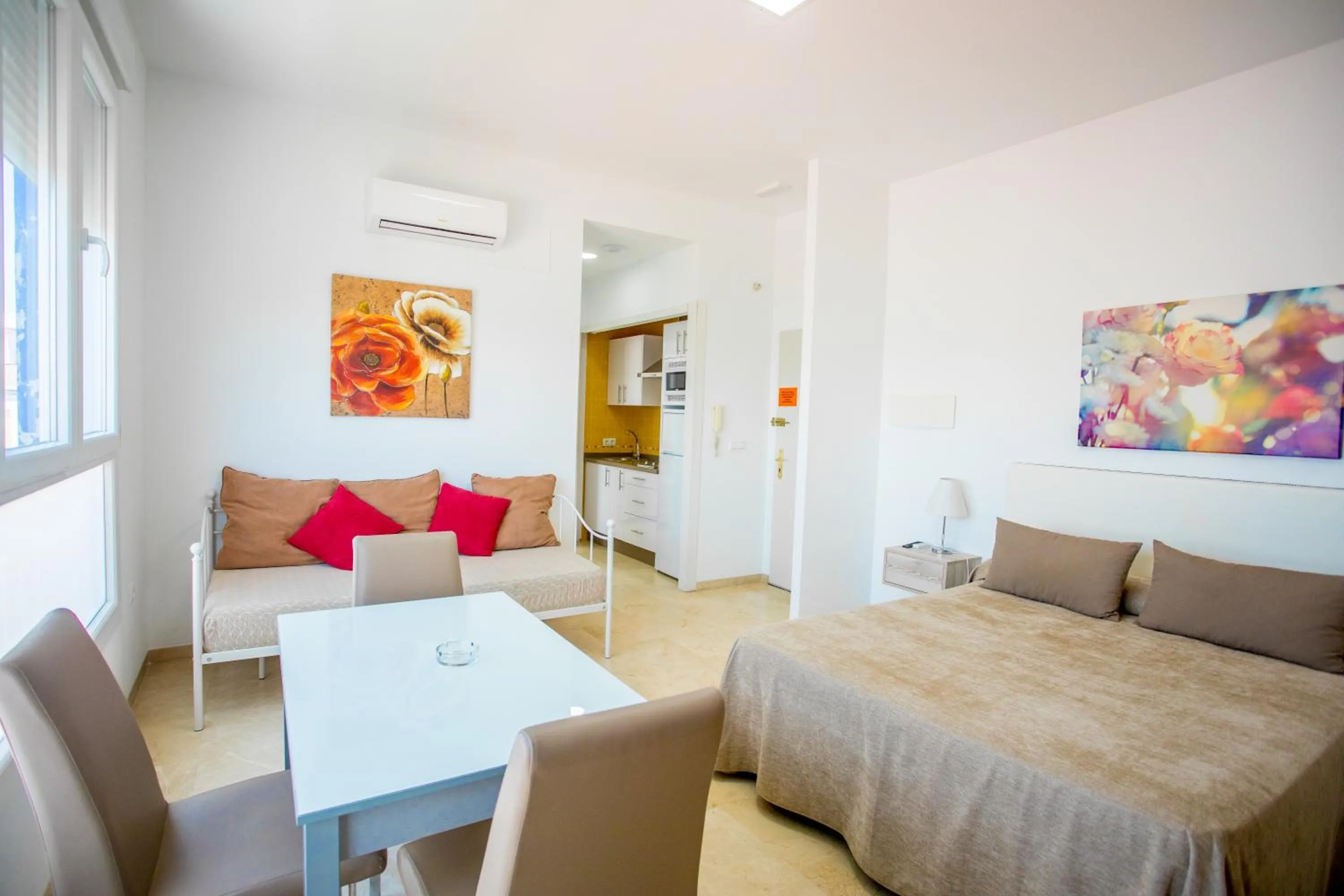 Living room, Bed in Apartahotel Énfasis-Group