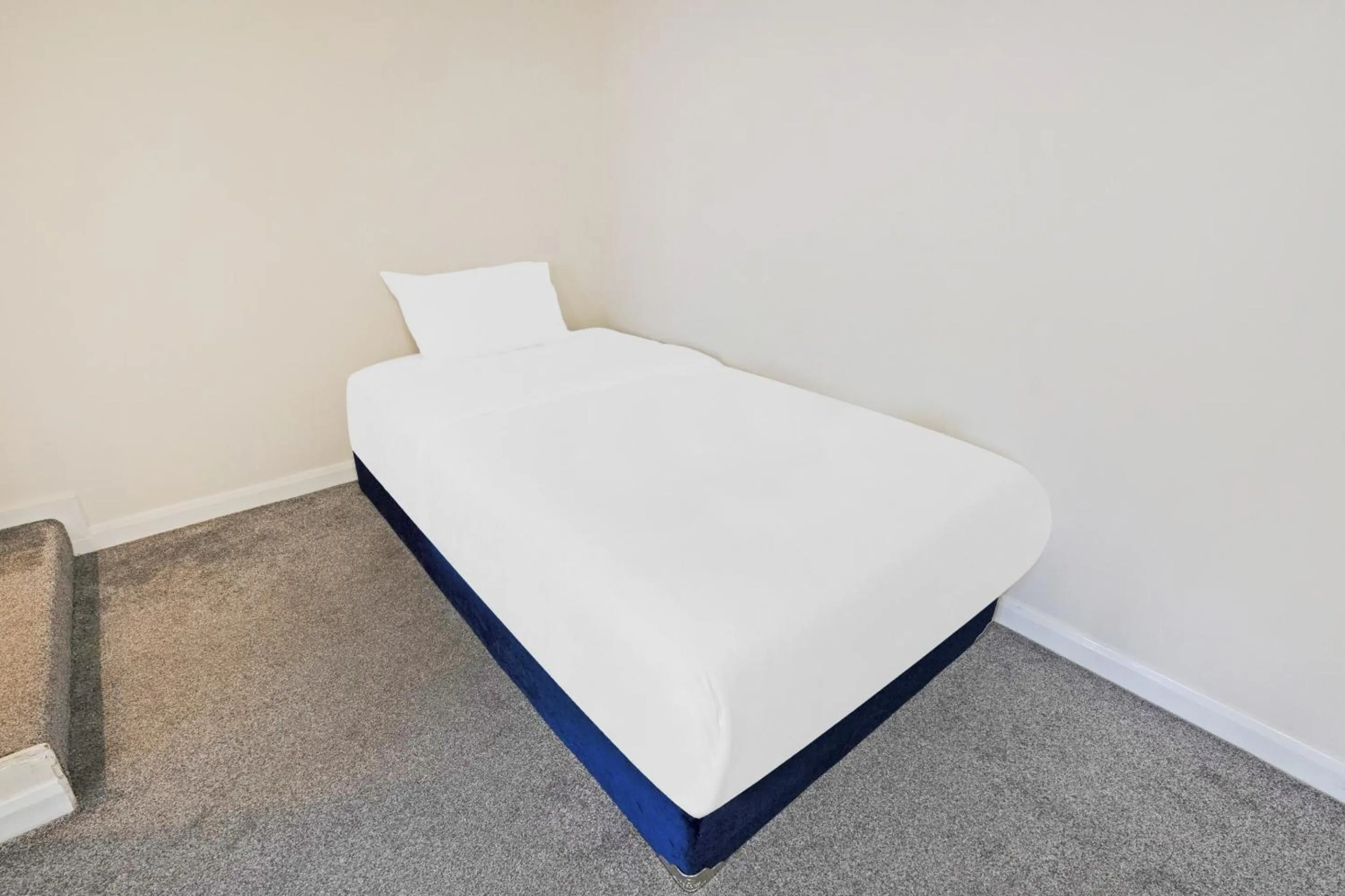 Bedroom, Bed in OYO The Baltimore Hotel